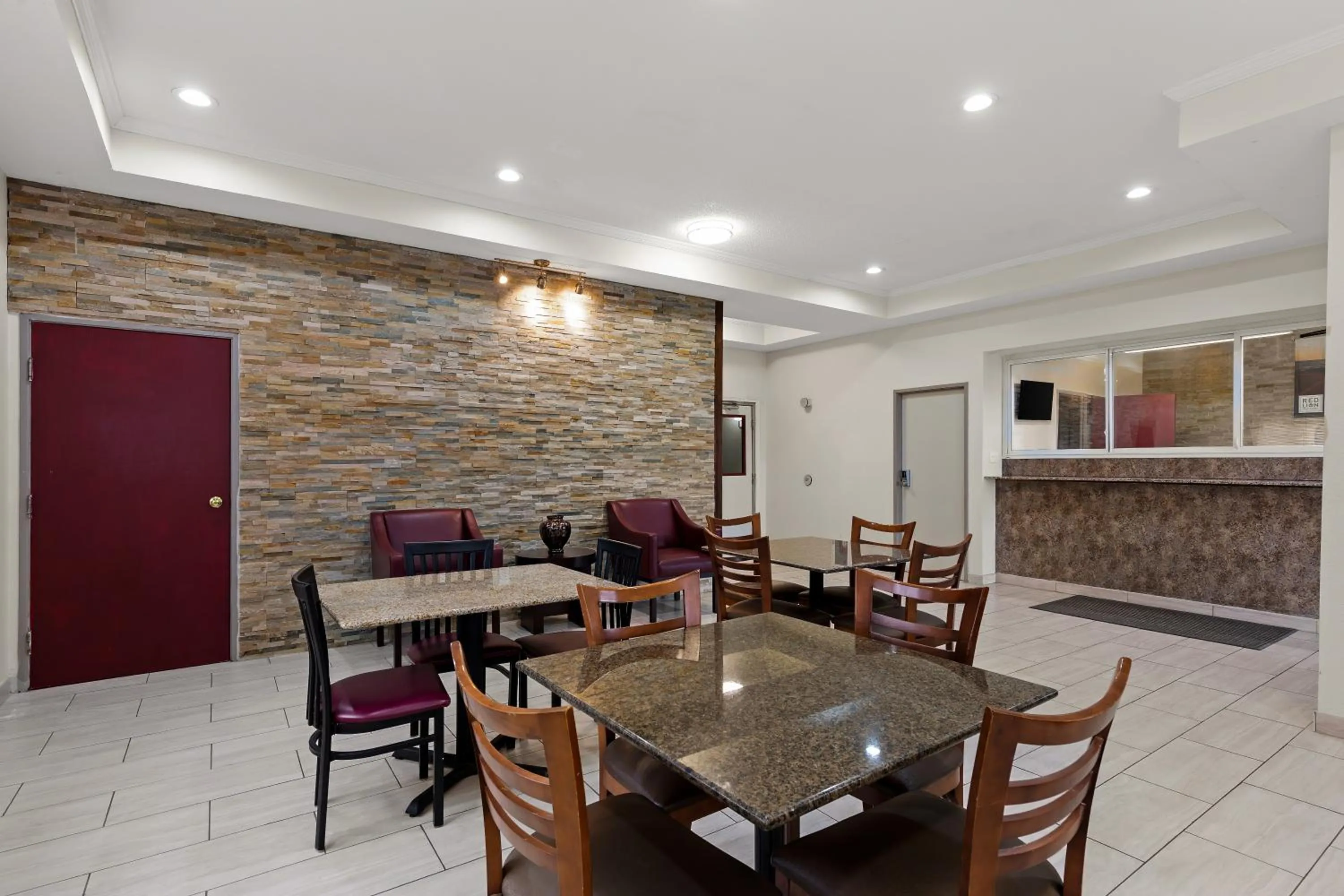 Seating area in Red Lion Inn & Suites Caseyville