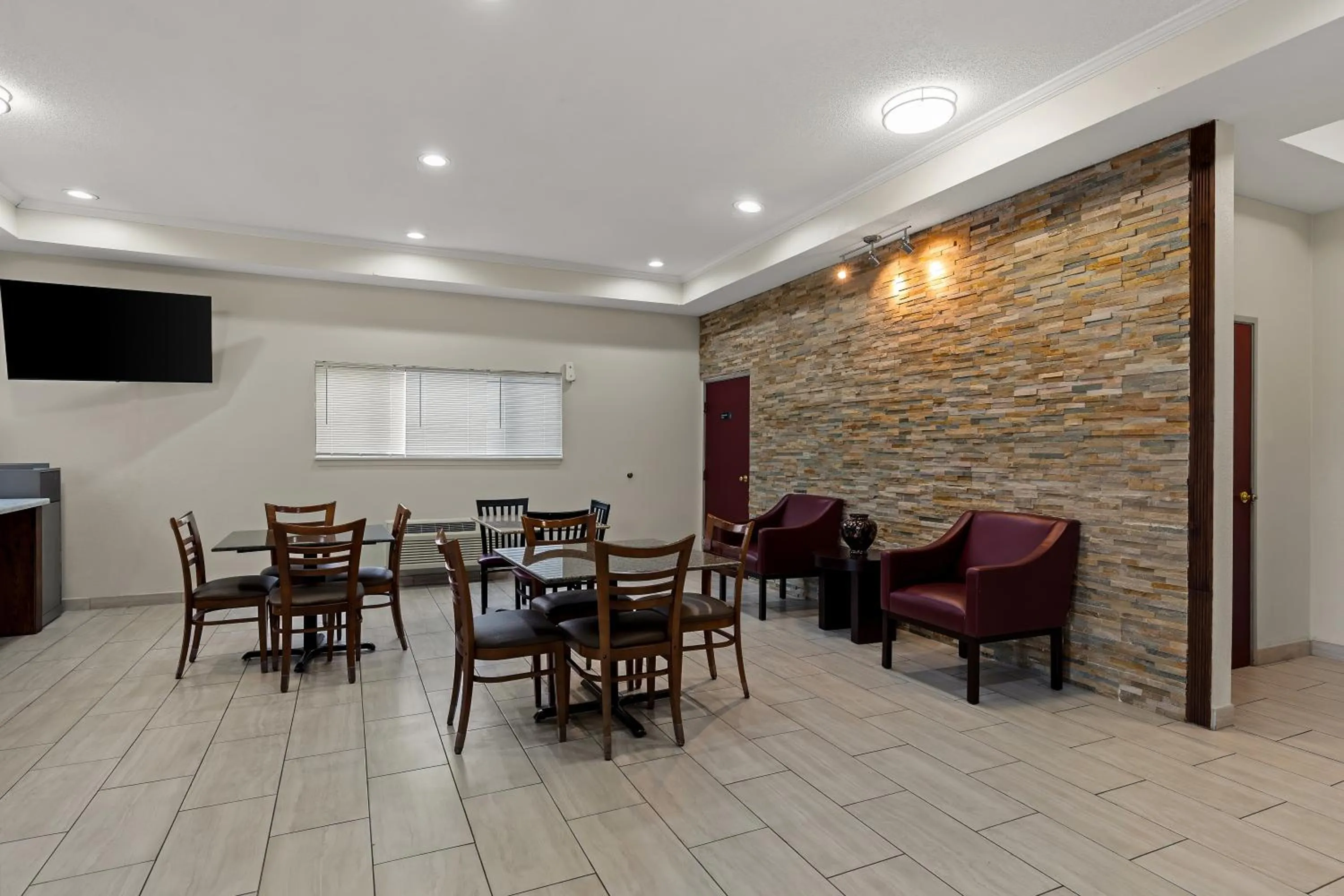 Seating area in Red Lion Inn & Suites Caseyville