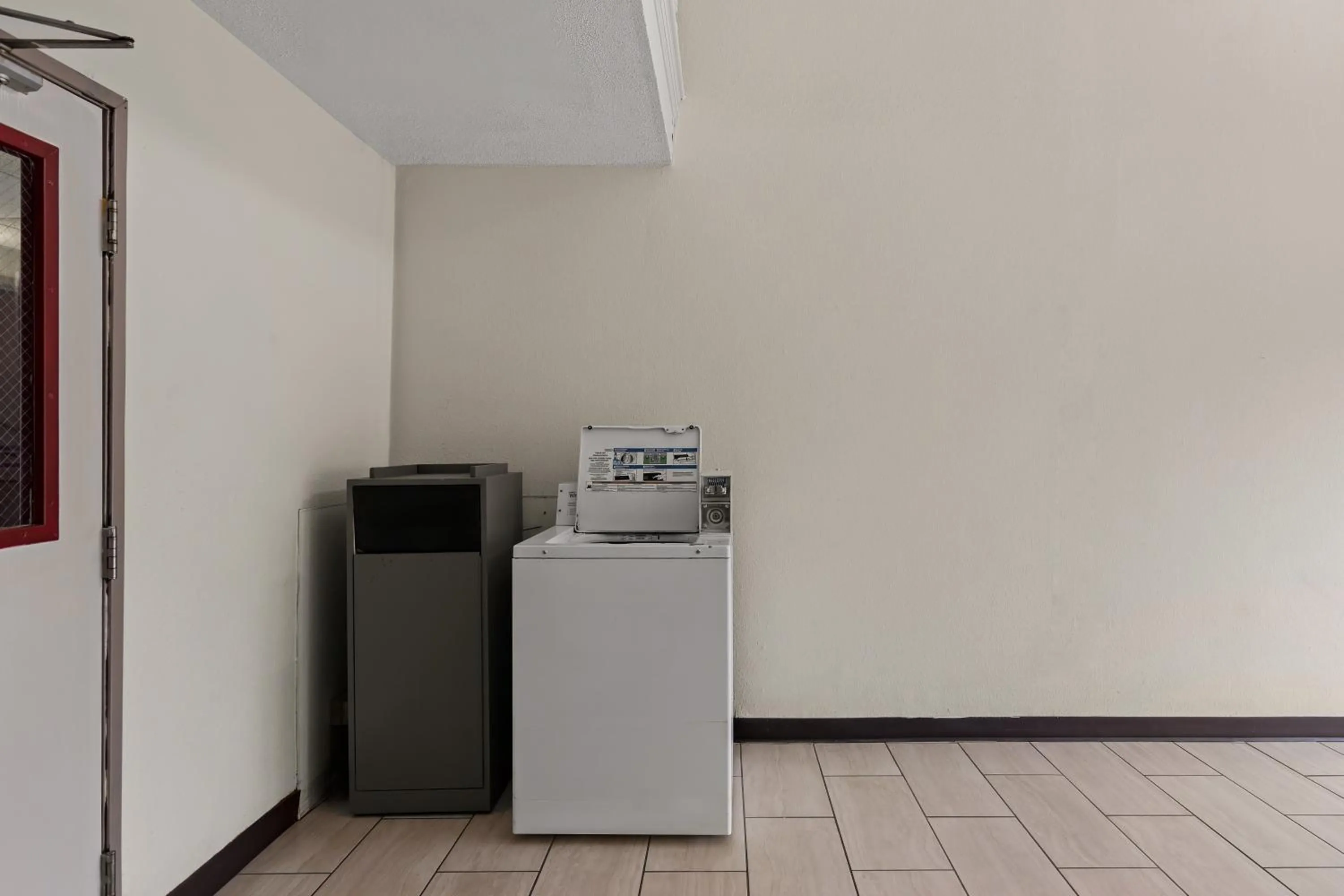 laundry in Red Lion Inn & Suites Caseyville
