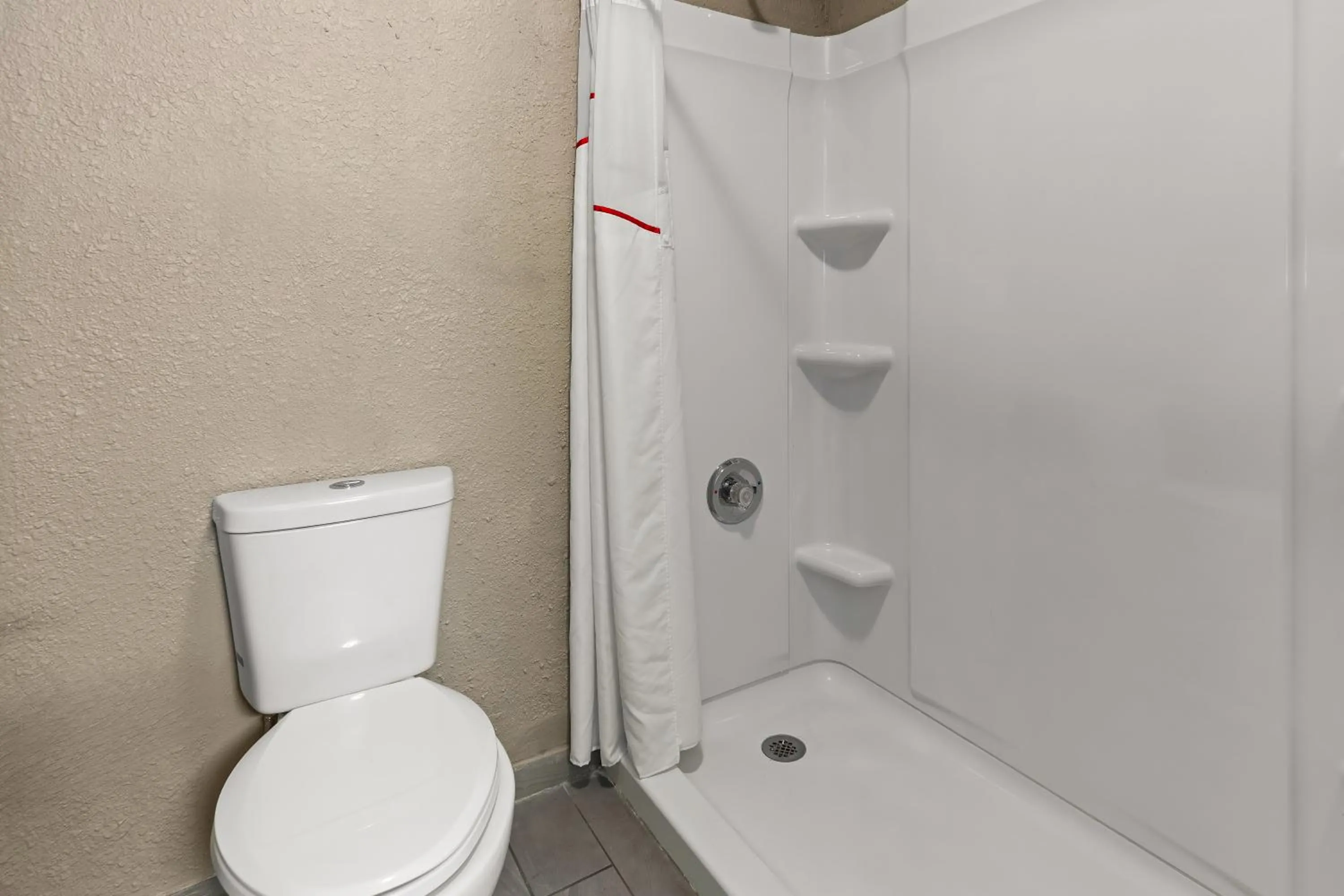 Shower in Red Lion Inn & Suites Caseyville