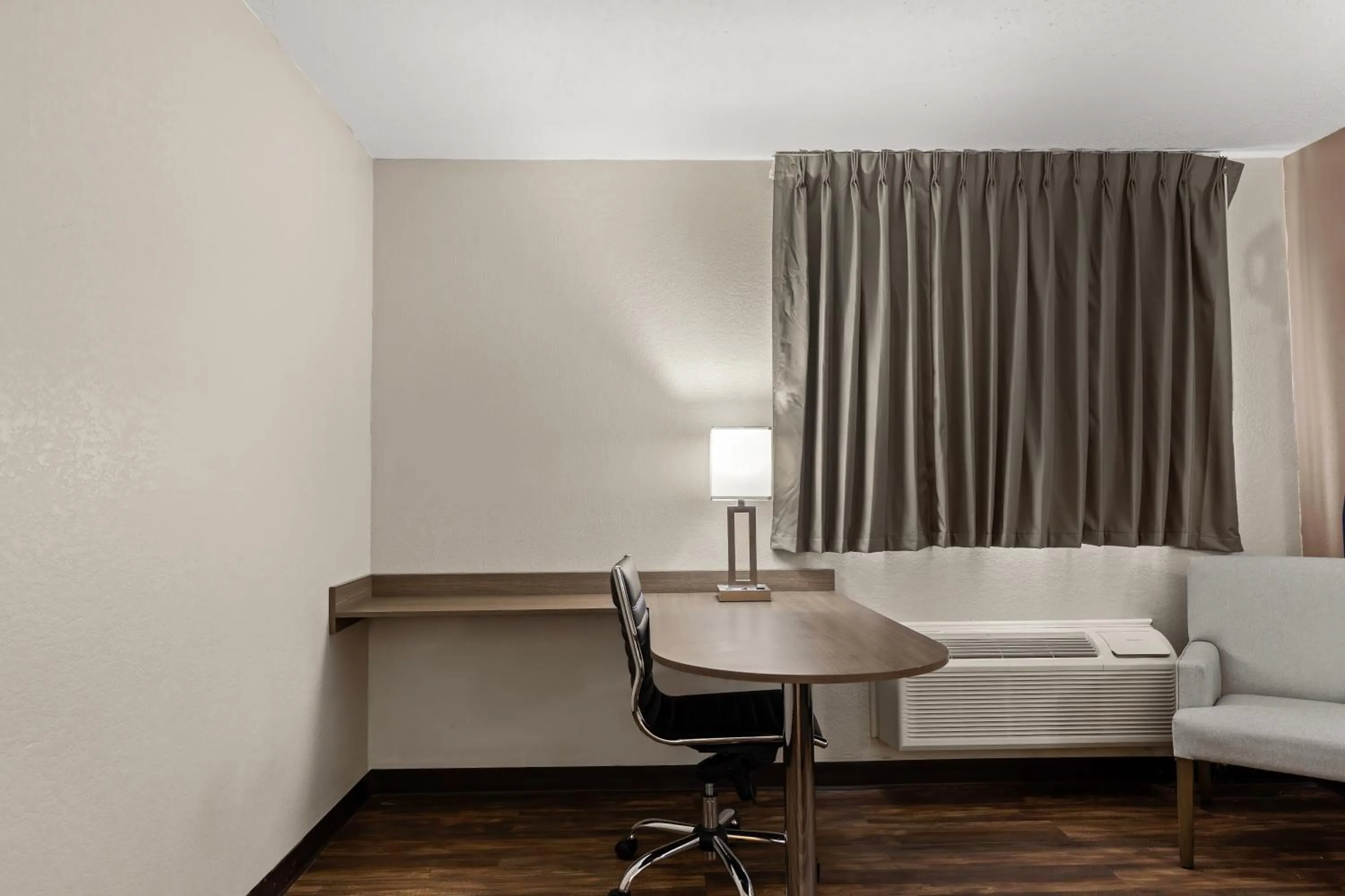 Seating area in Red Lion Inn & Suites Caseyville