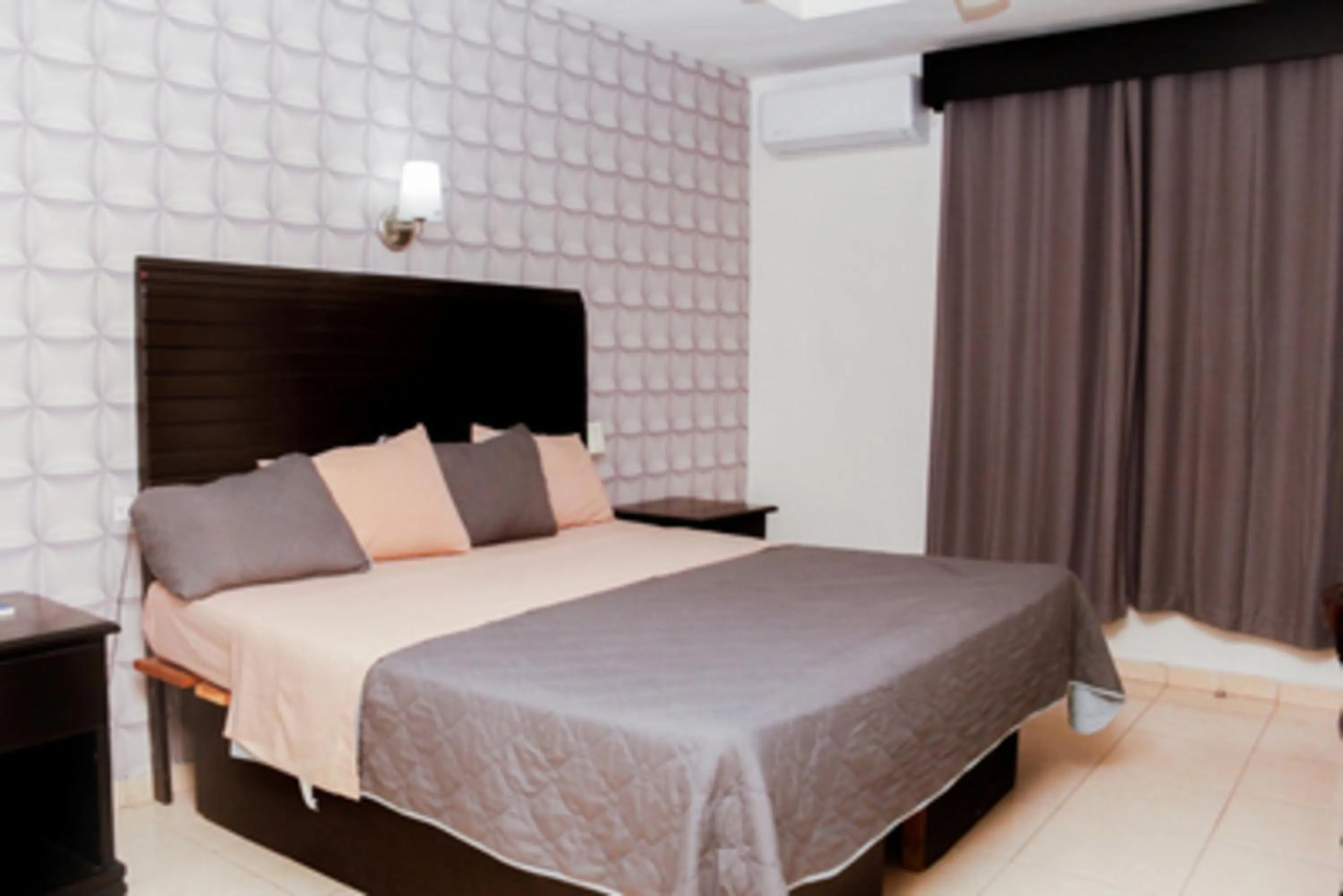 Photo of the whole room, Bed in Maxihotel Business Class Culiacan