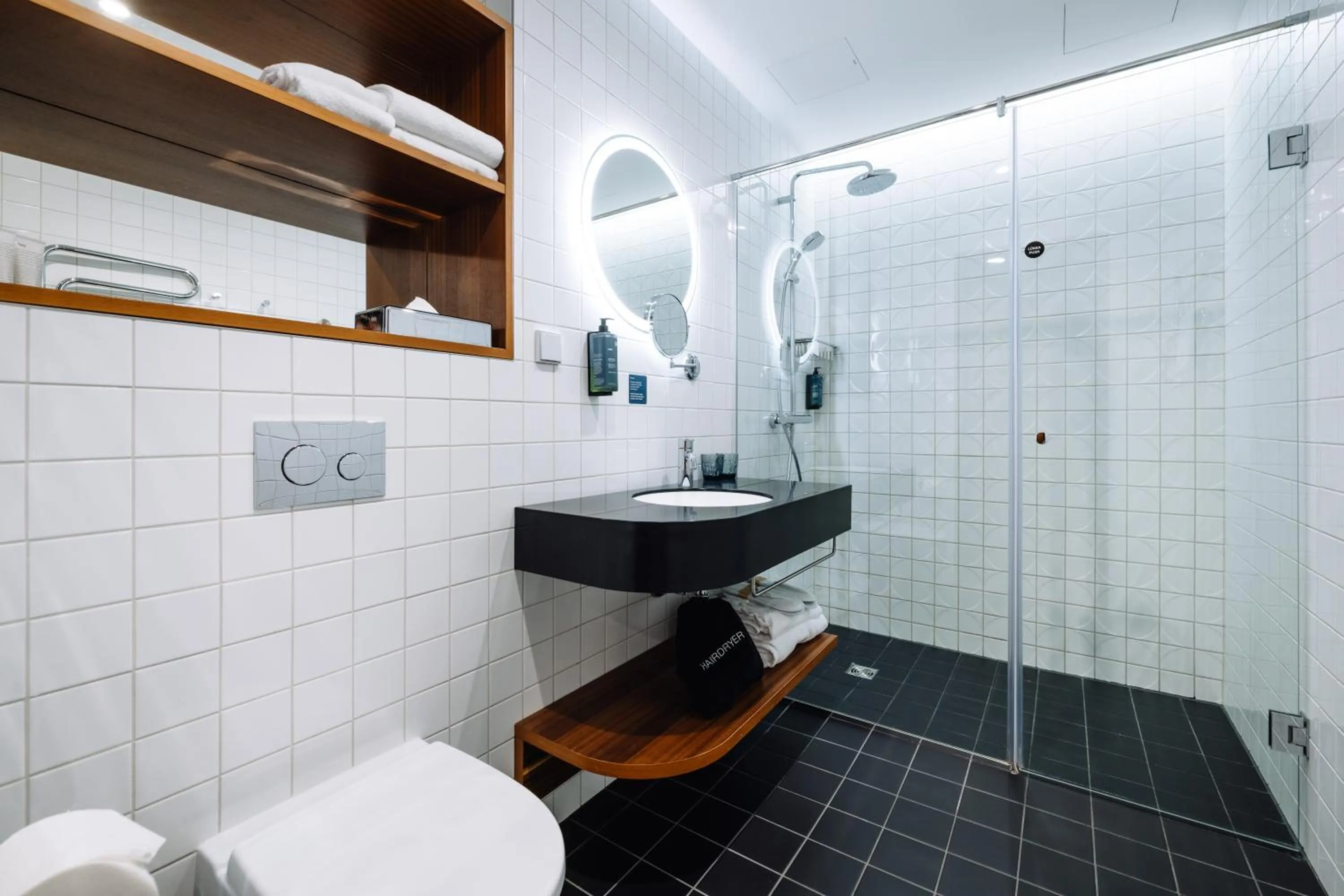 Shower in Hestia Hotel Kentmanni