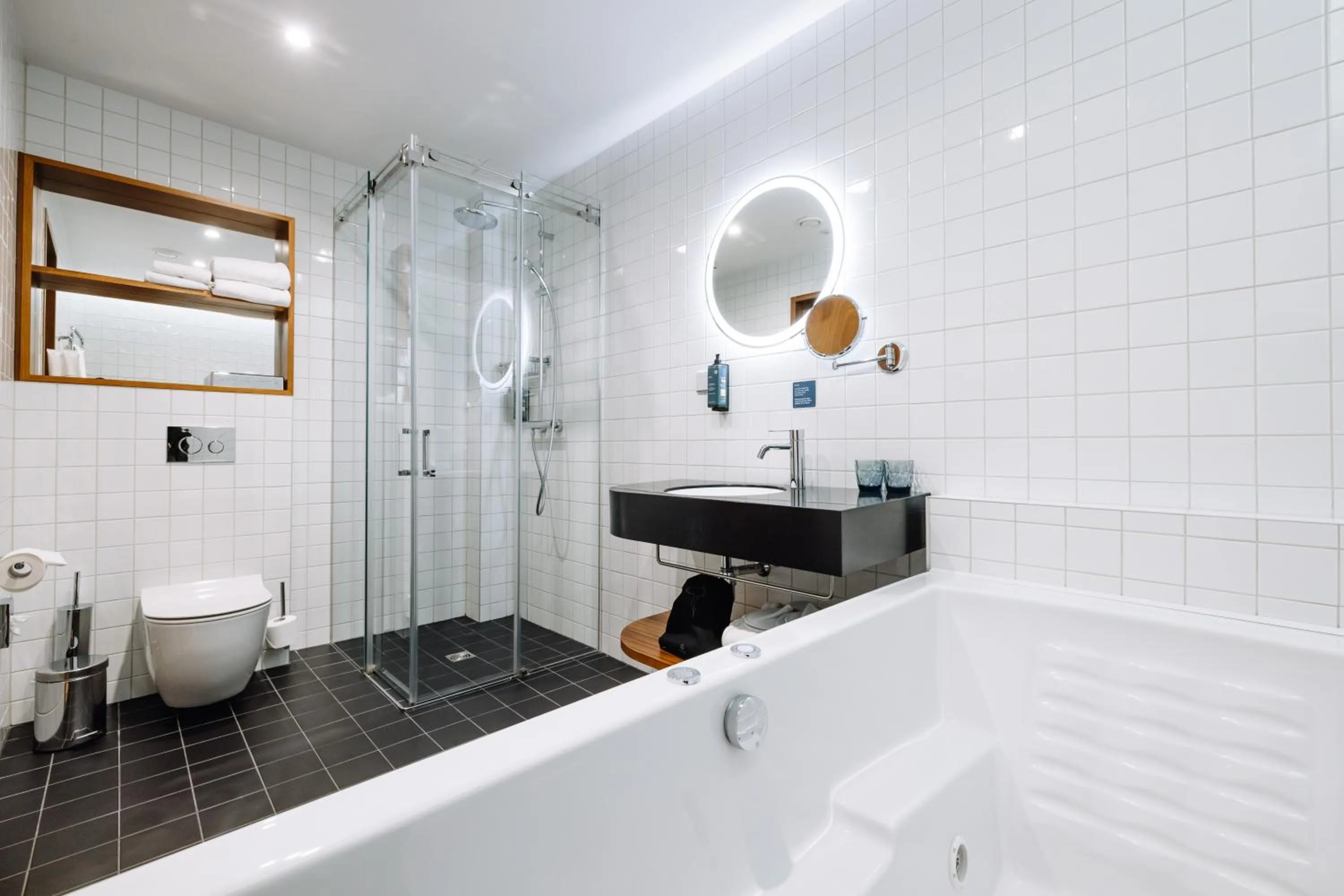 Bath in Hestia Hotel Kentmanni