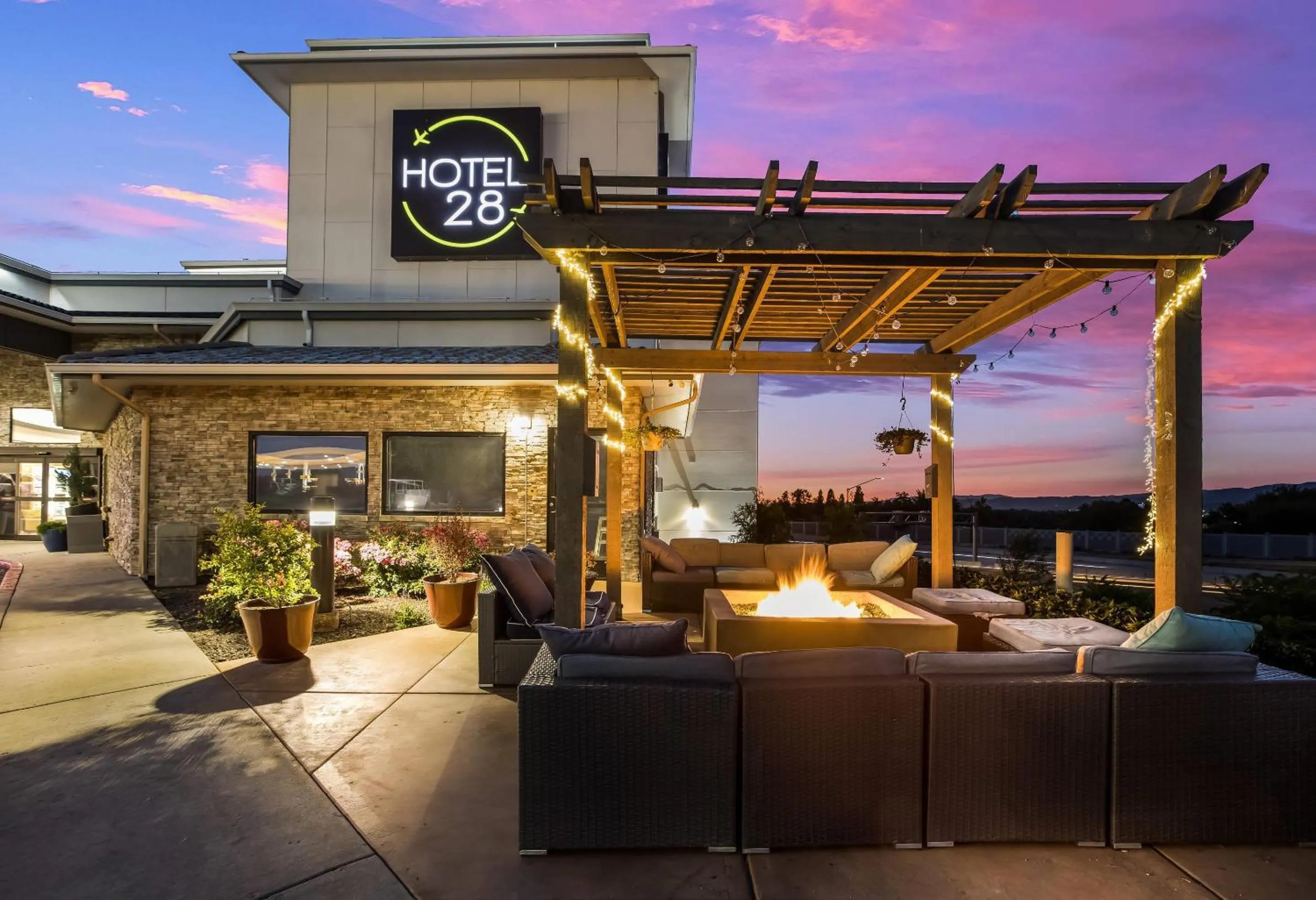 Property building in Hotel 28 Boise Airport, an Ascend Collection Hotel