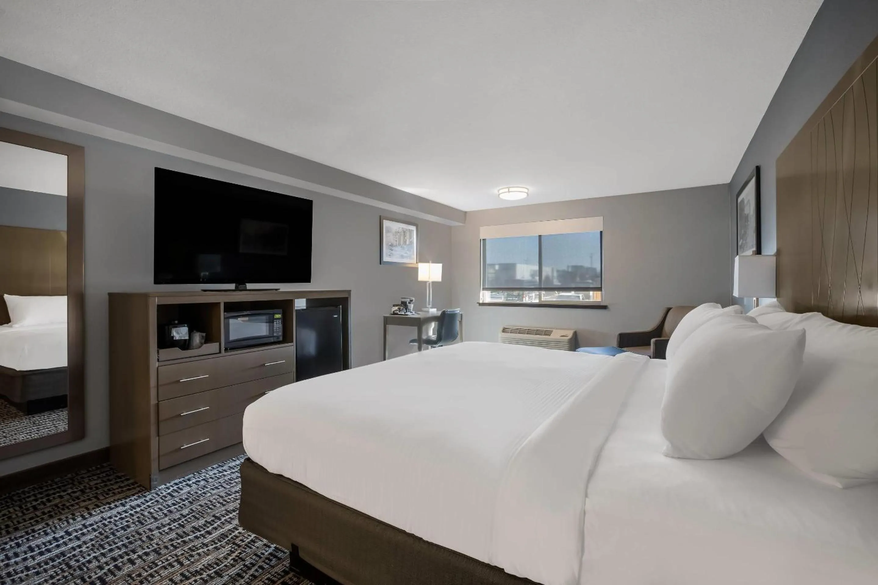 Bedroom, Bed in Hotel 28 Boise Airport, an Ascend Collection Hotel