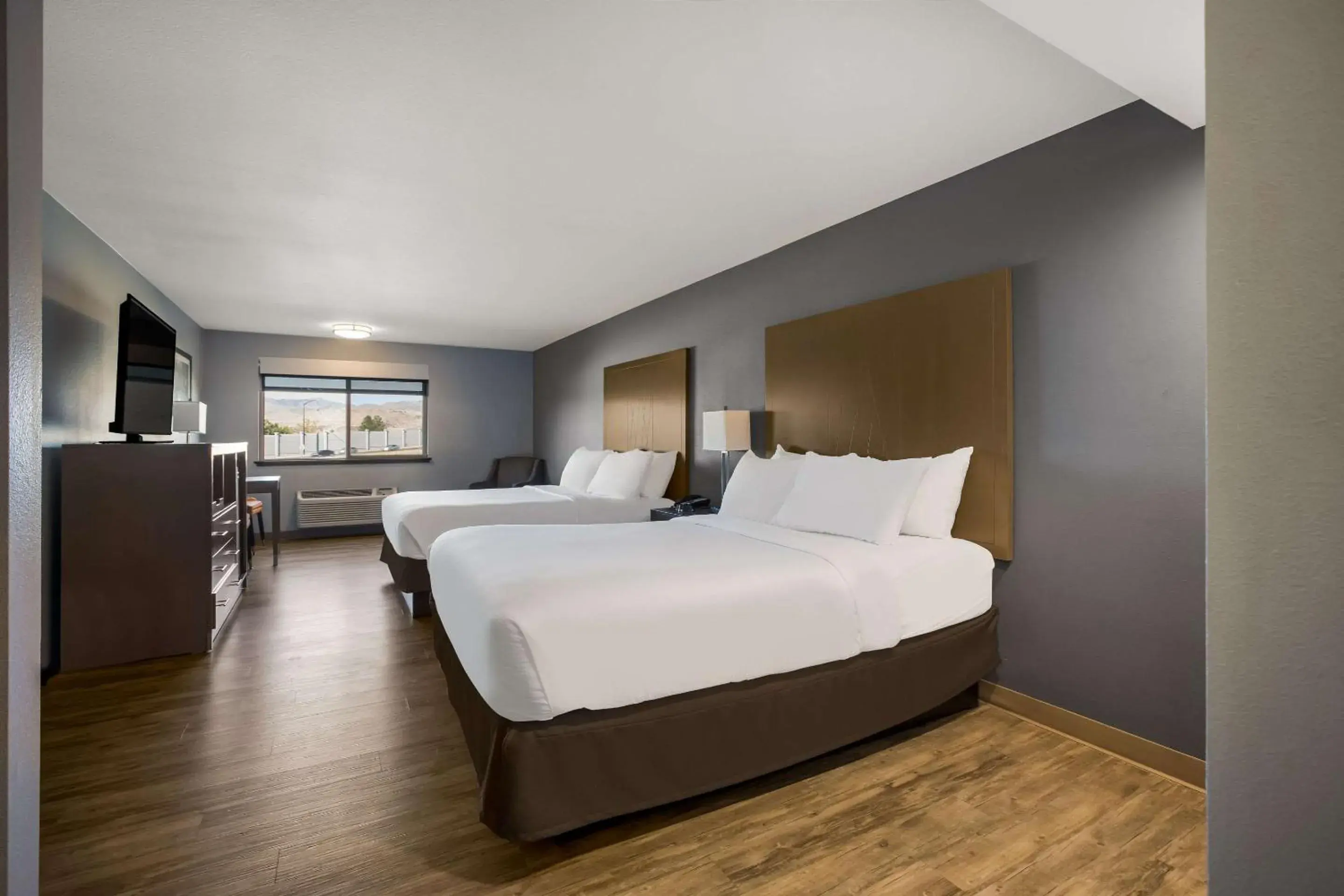 Quadruple Room with Two Queen Beds and Roll-In Shower - Disability Access/Non Smoking in Hotel 28 Boise Airport, Ascend Hotel Collection Quadruple Room with Two Queen Beds and Roll-In Shower - Disability Access/Non Smoking in Hotel 28 Boise Airport, Ascend Hotel Collection