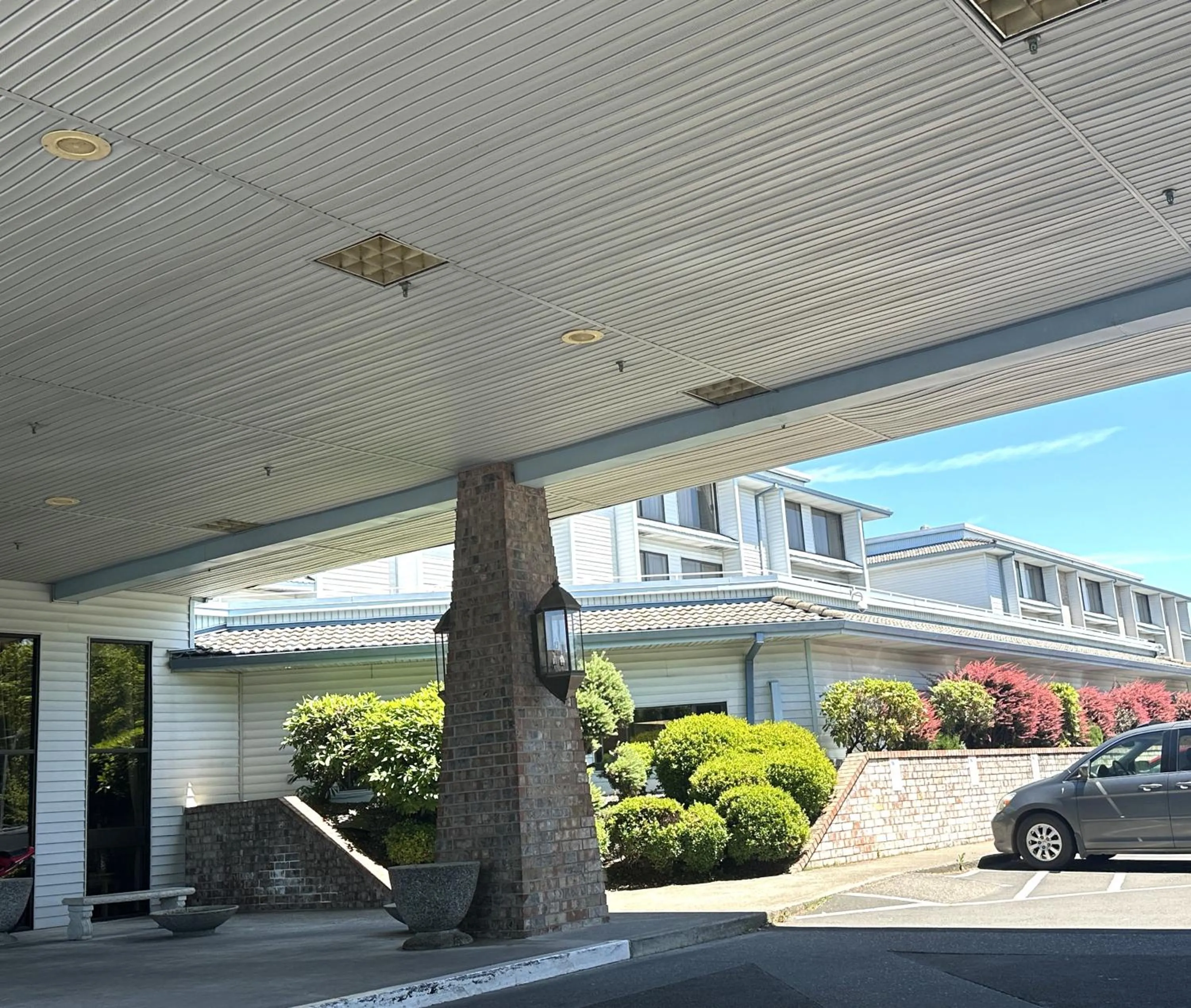 Property building in Sojourn Suites Portland Airport