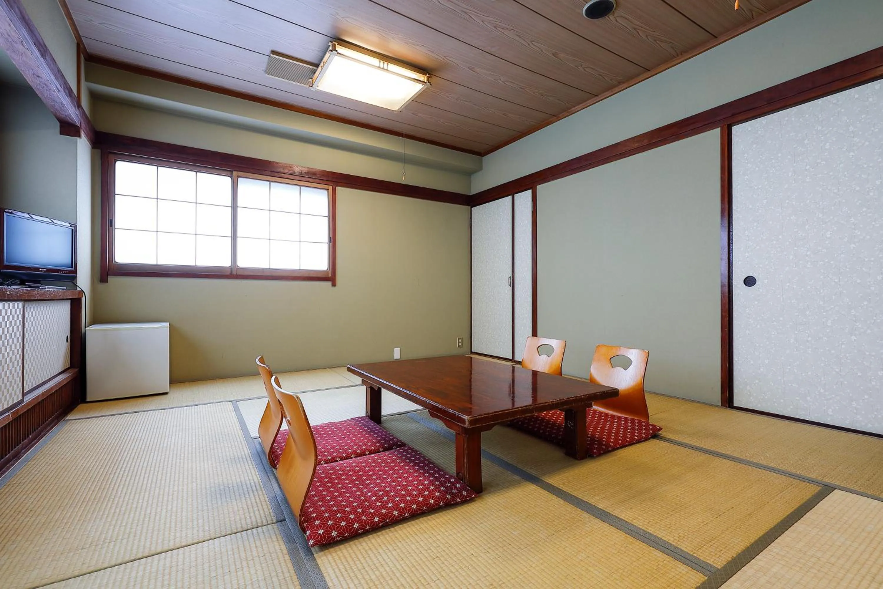 Photo of the whole room in Azumaya Ryokan