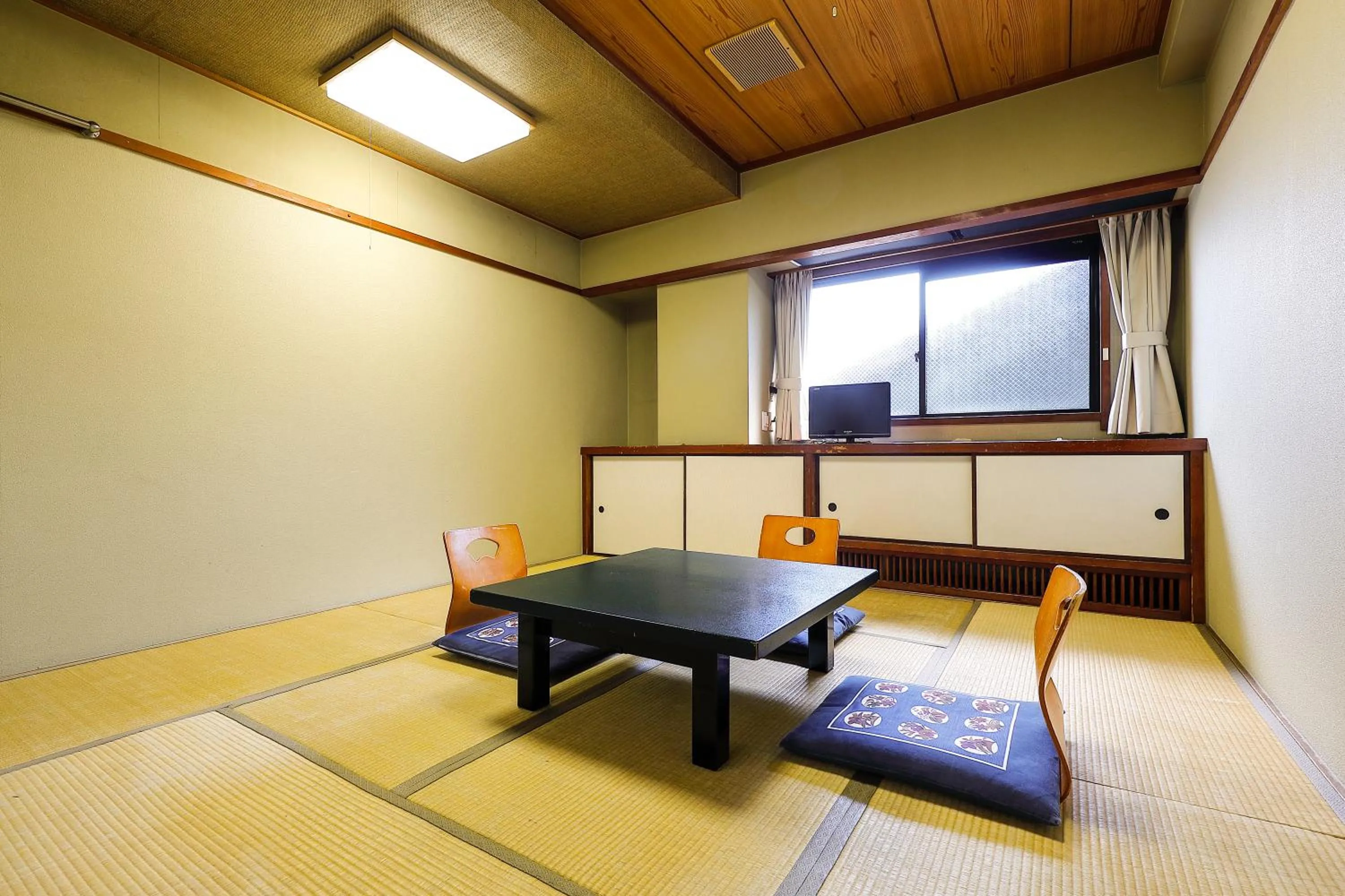 Photo of the whole room in Azumaya Ryokan