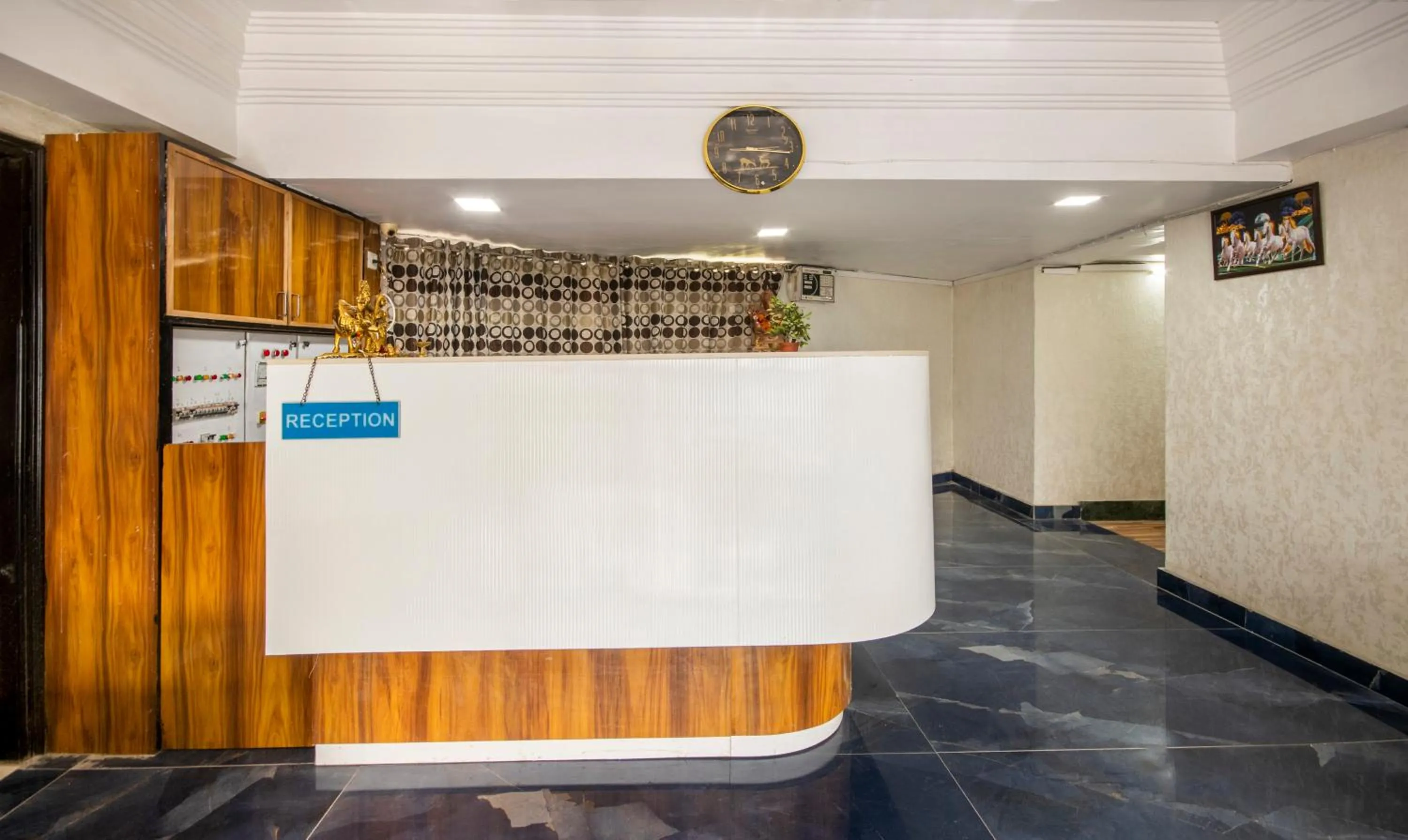 Lobby or reception in Itsy Hotels Shree Krishna Palace
