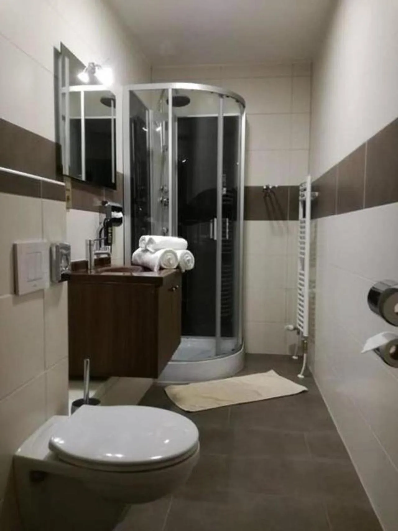 Shower in Hotel zum Weissen Ochsen