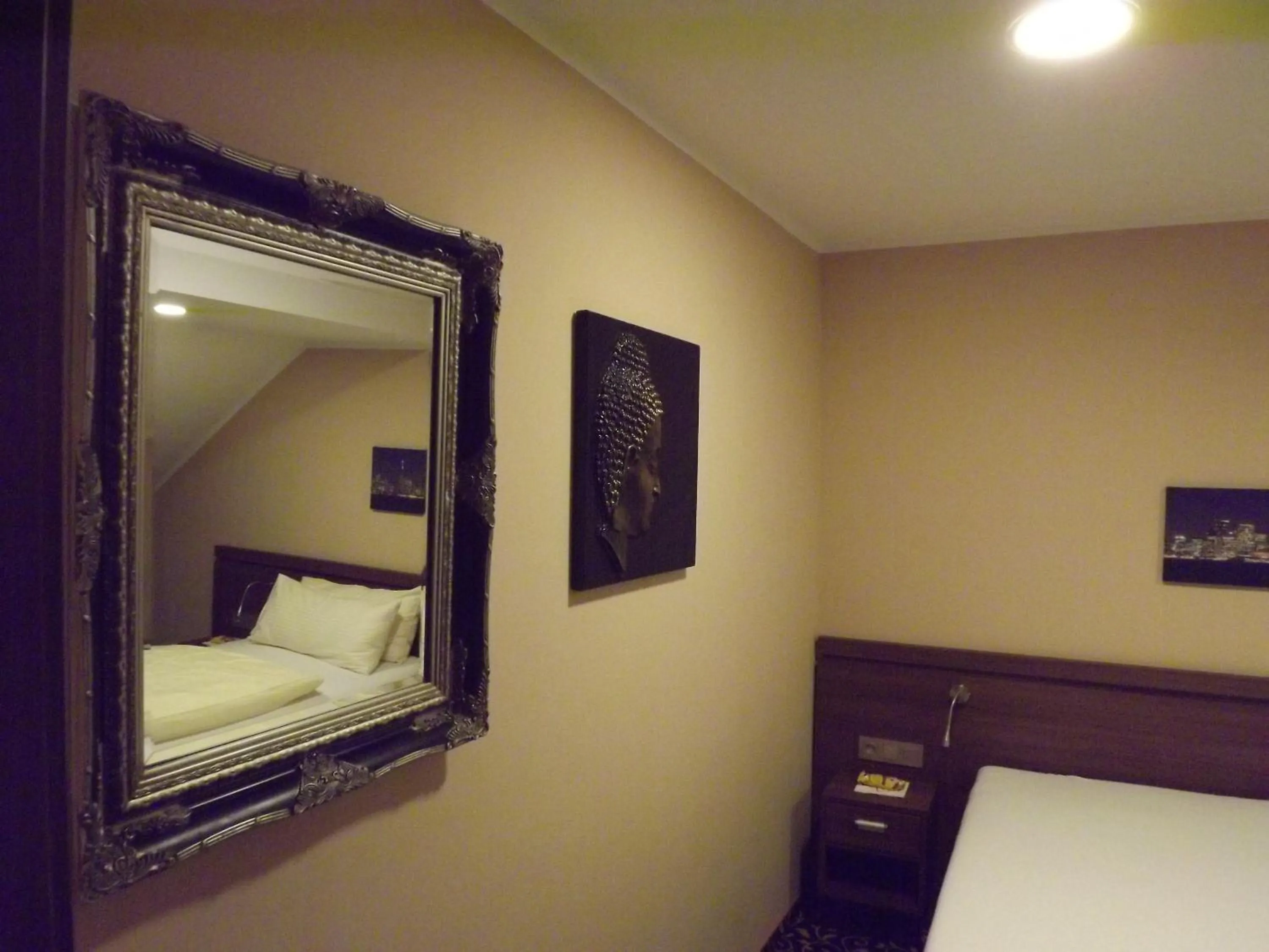 Decorative detail, Bed in Hotel zum Weissen Ochsen