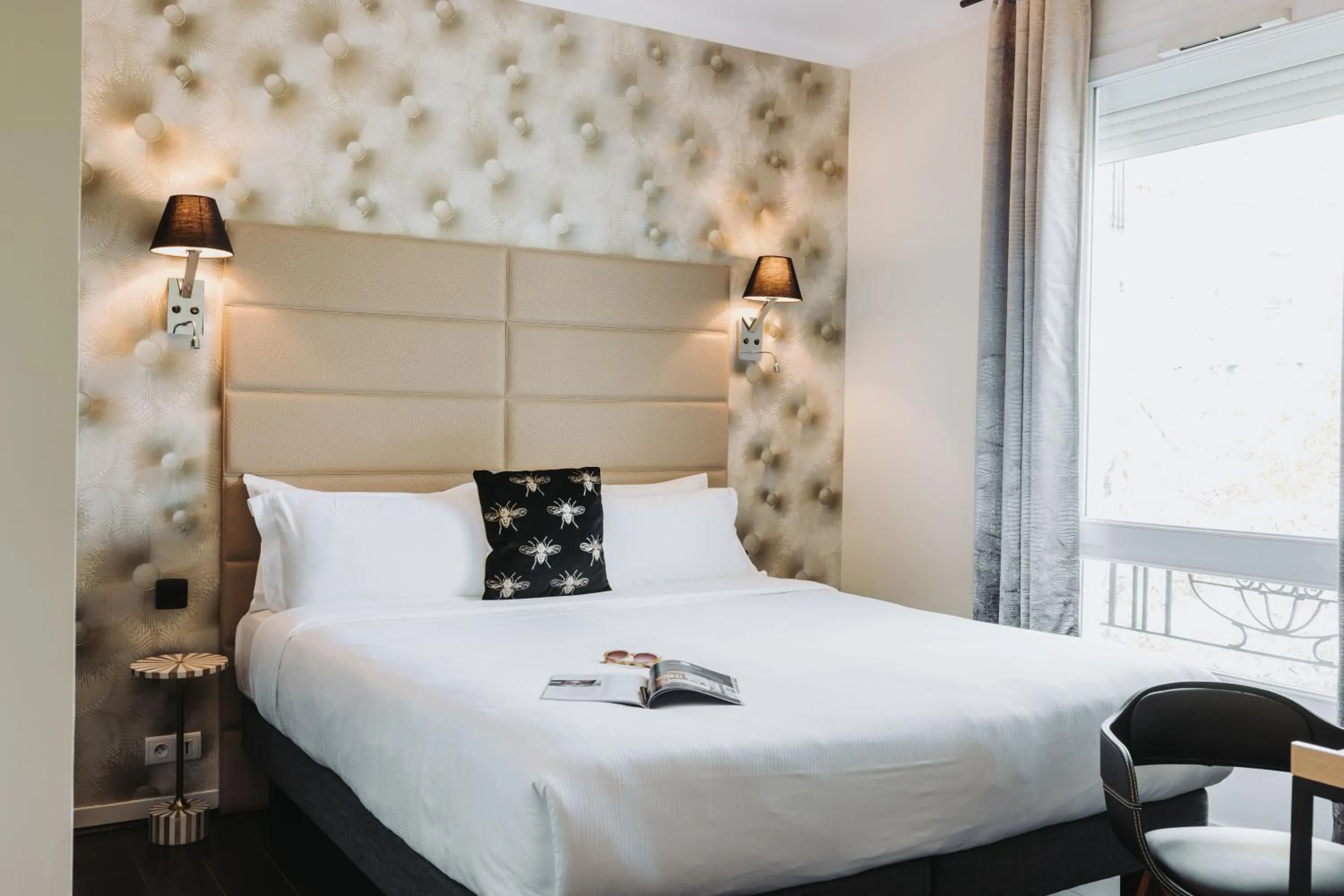 Bedroom, Bed in Hôtel La Villa Cannes