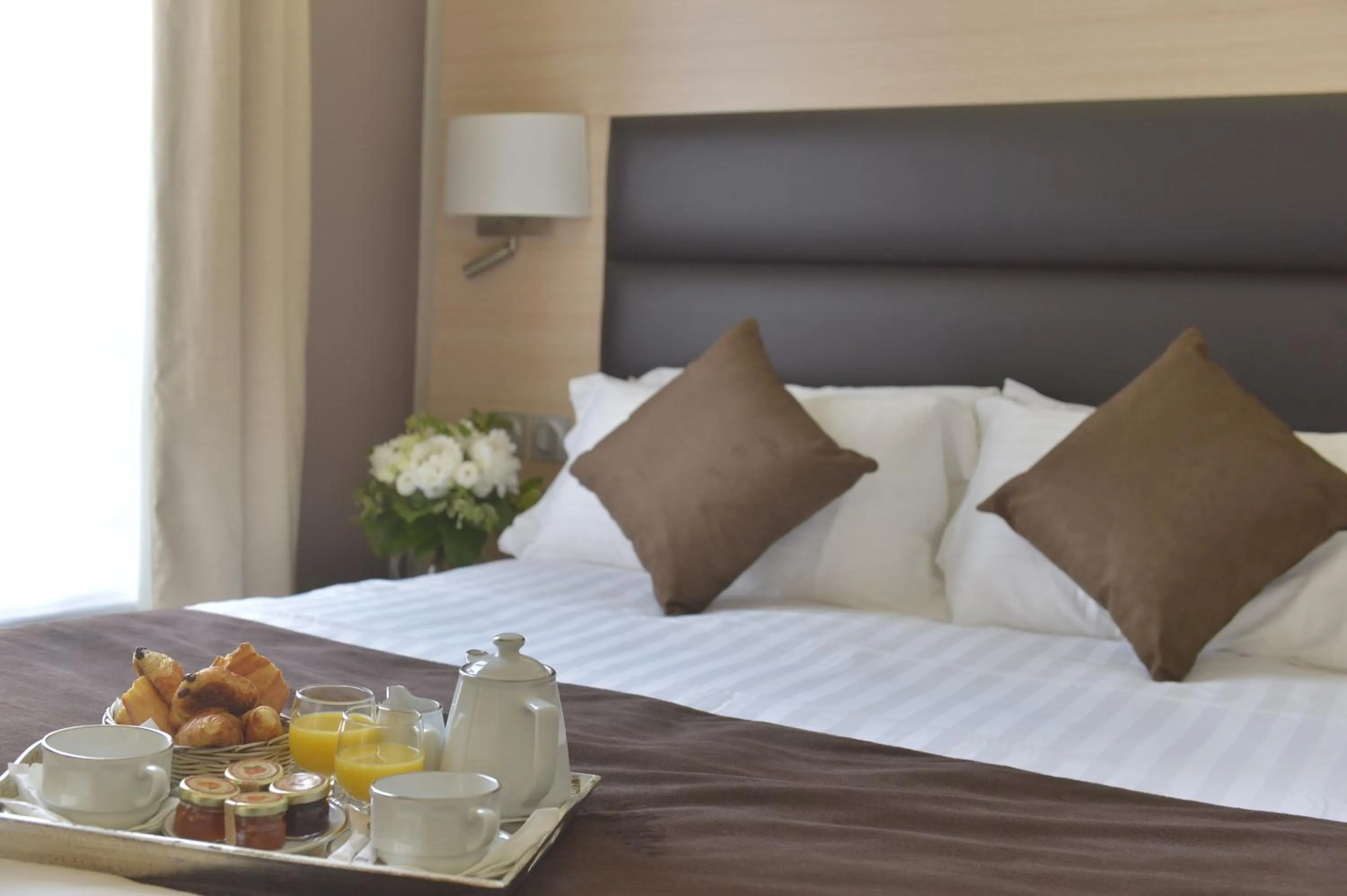 Bed in Unic Renoir Saint Germain