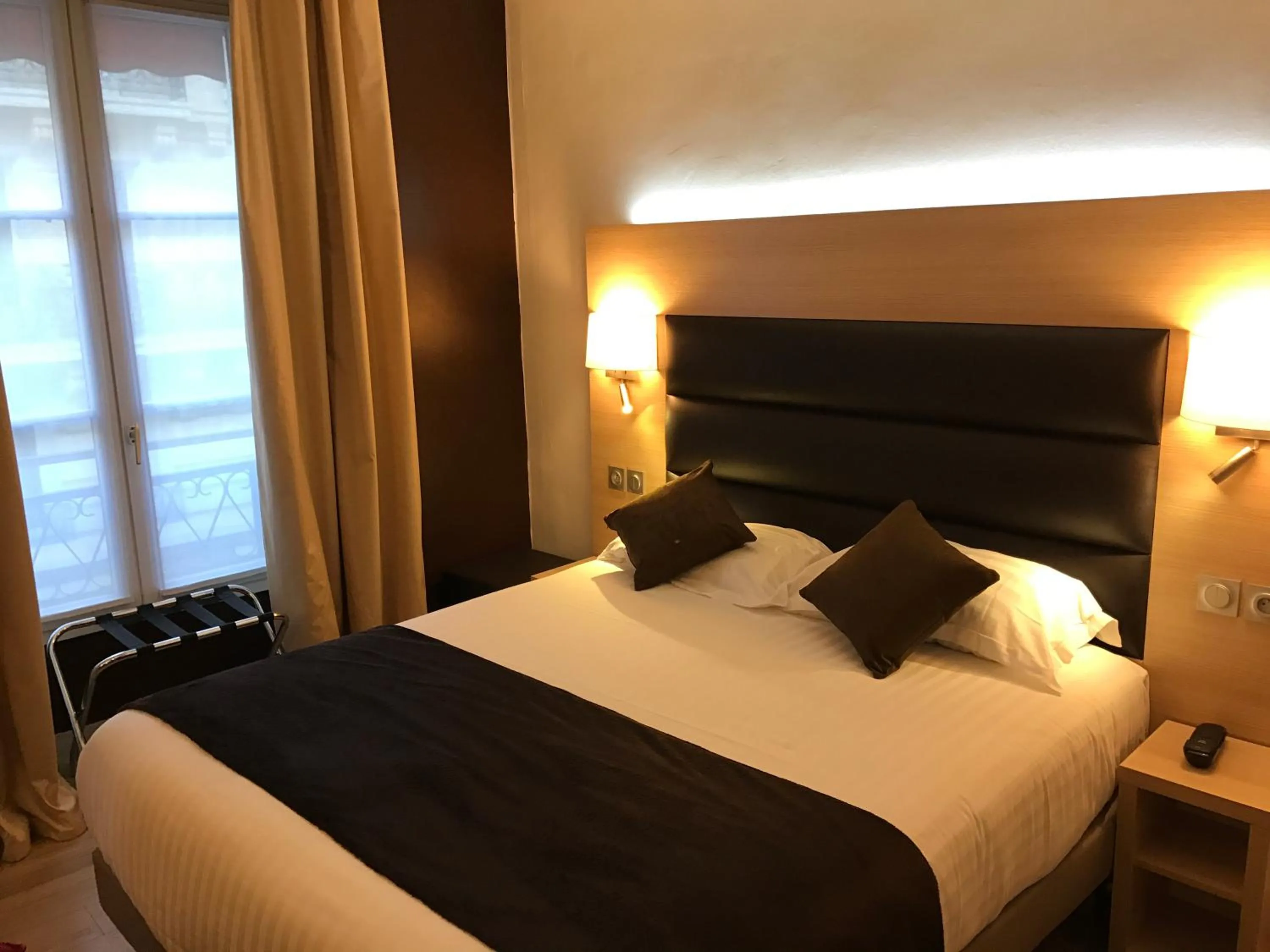 Bed in Unic Renoir Saint Germain