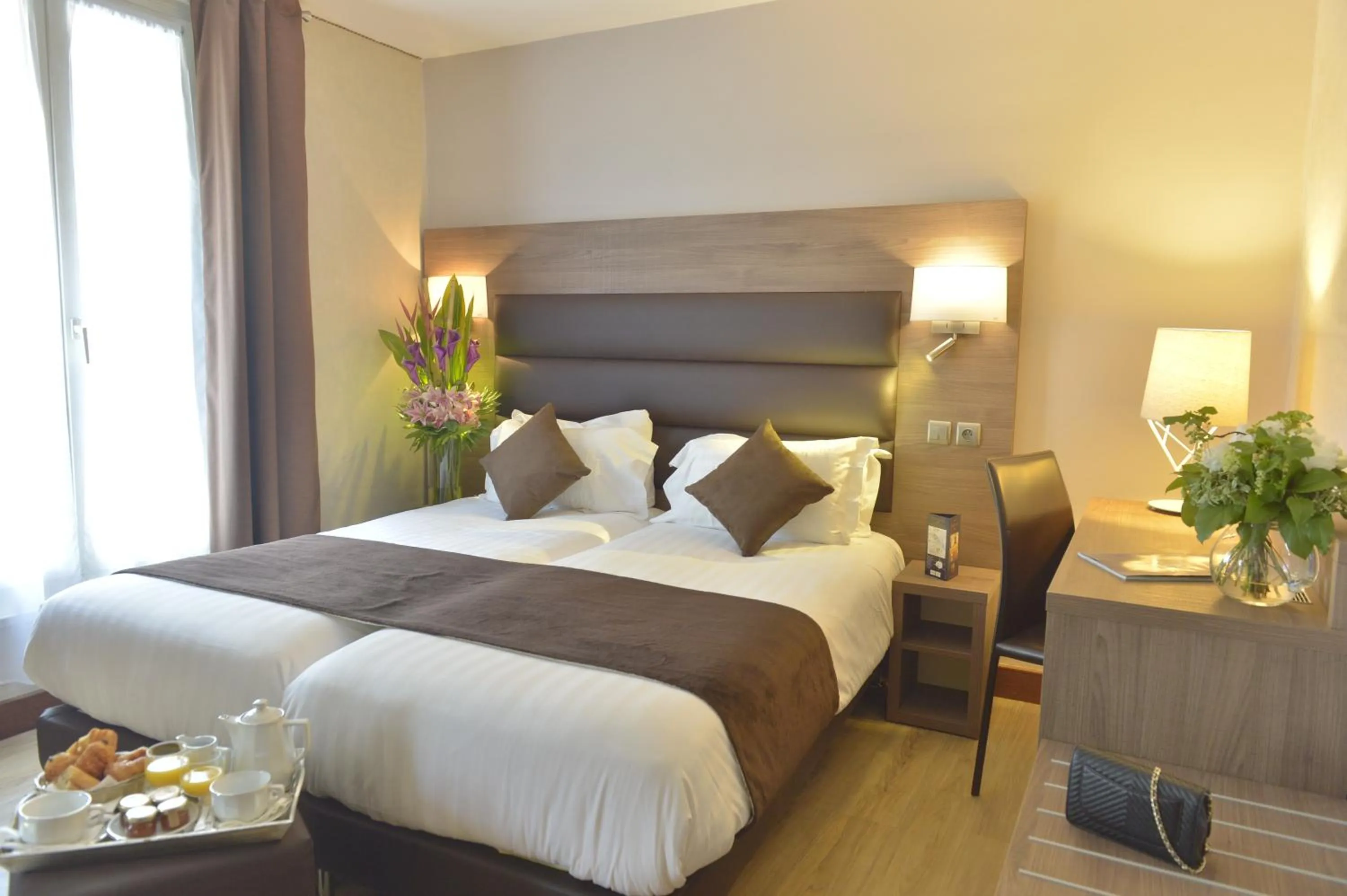 Bed in Unic Renoir Saint Germain