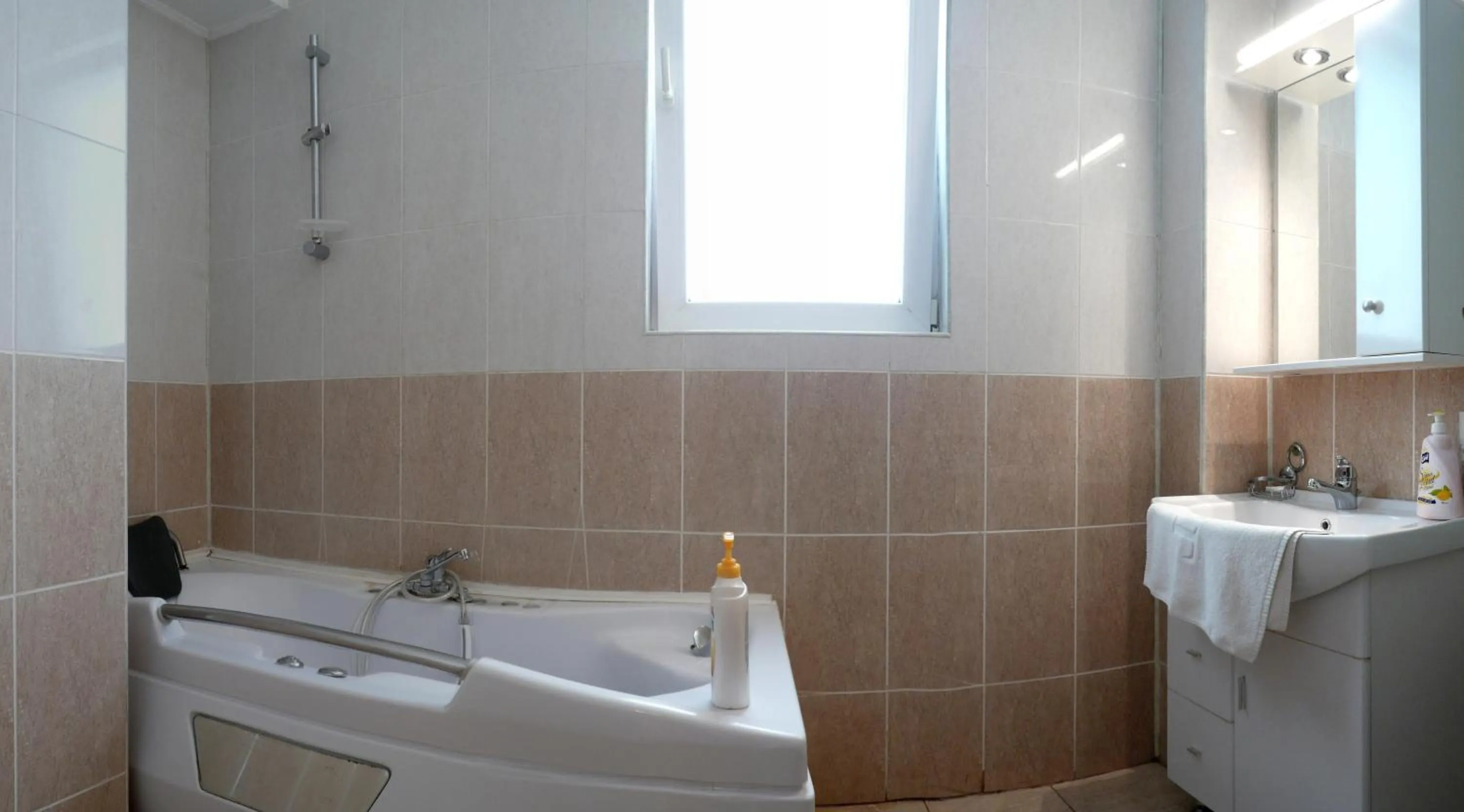 Bathroom in Summerland Mamaia