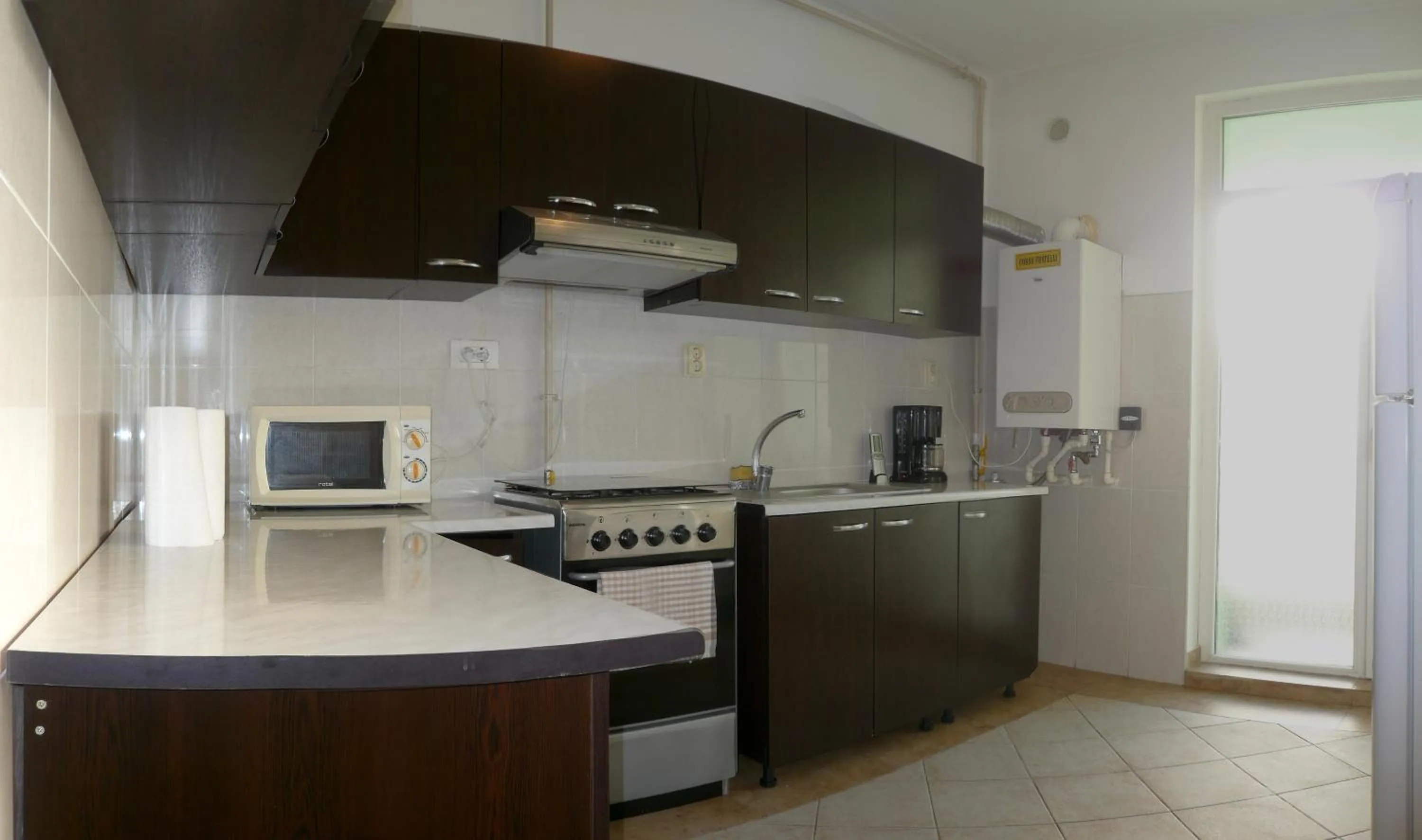 Kitchen or kitchenette in Summerland Mamaia