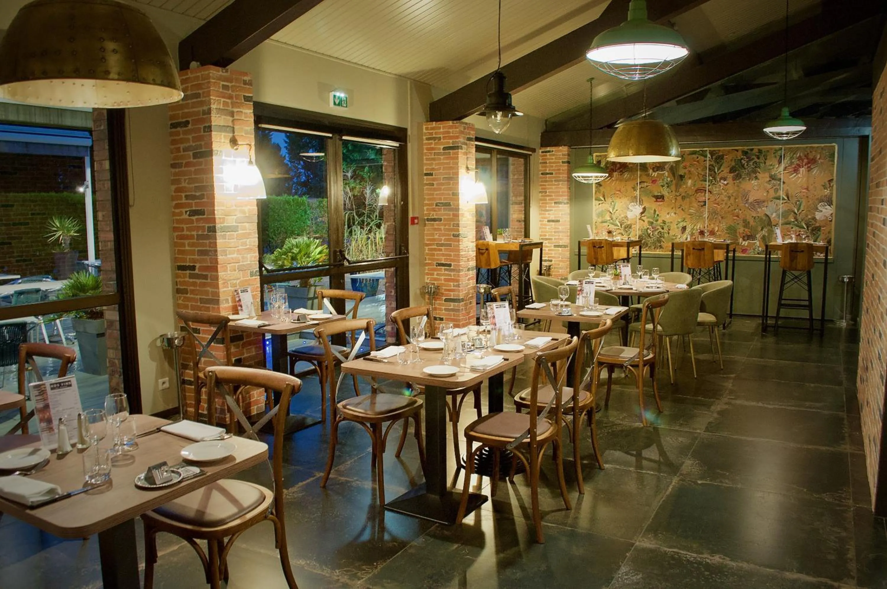 Restaurant/places to eat in Kyriad Prestige - Bordeaux Aeroport