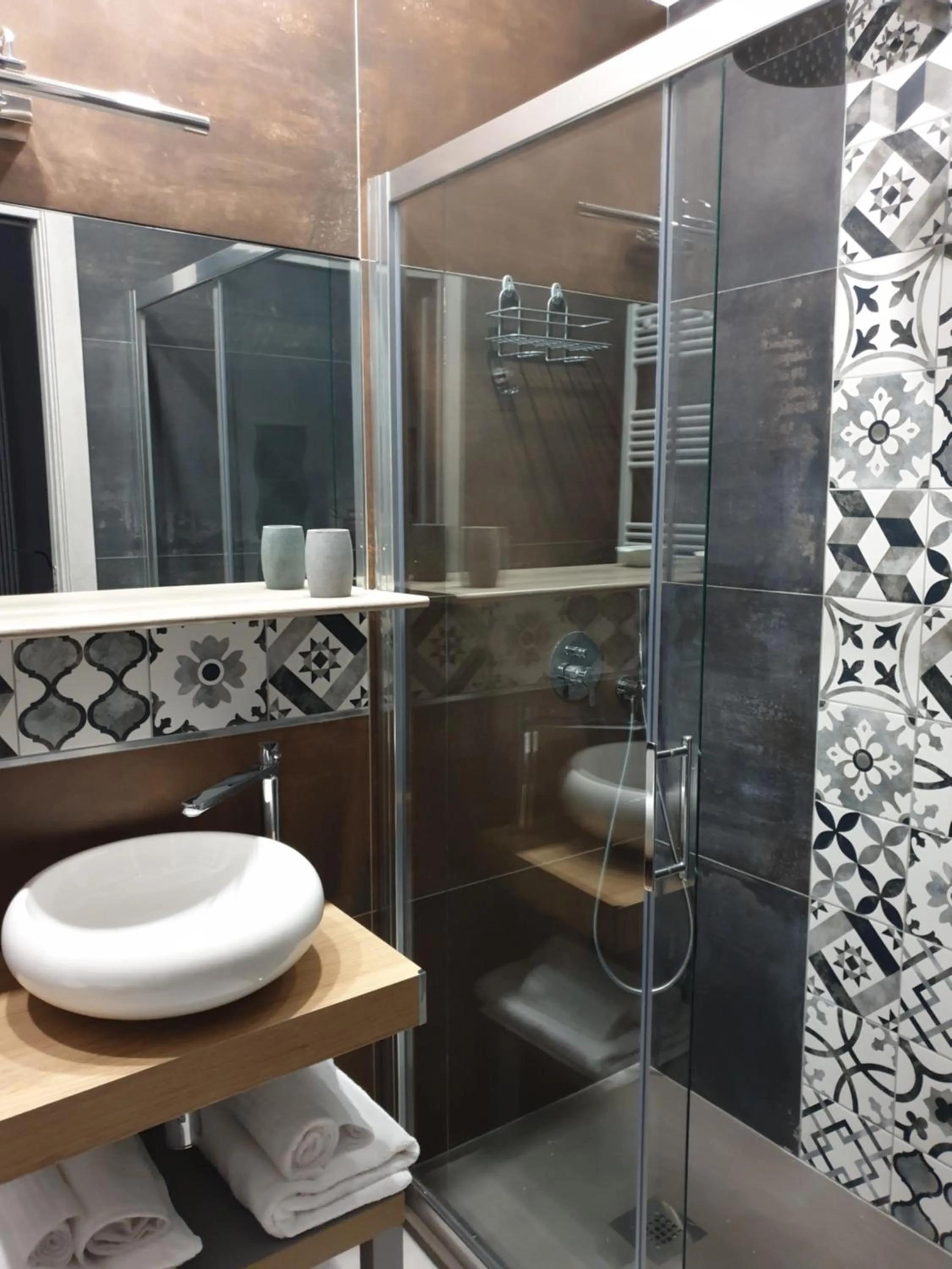 Bathroom in Bayard101