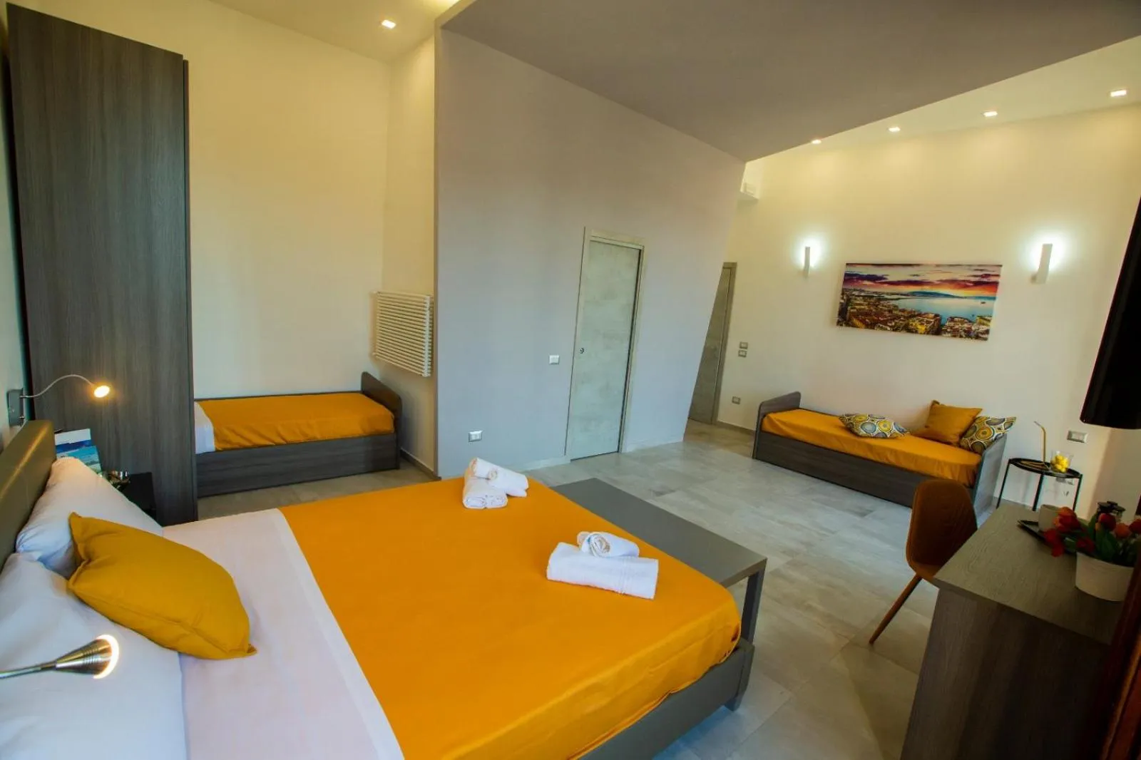 Photo of the whole room, Bed in Bayard101