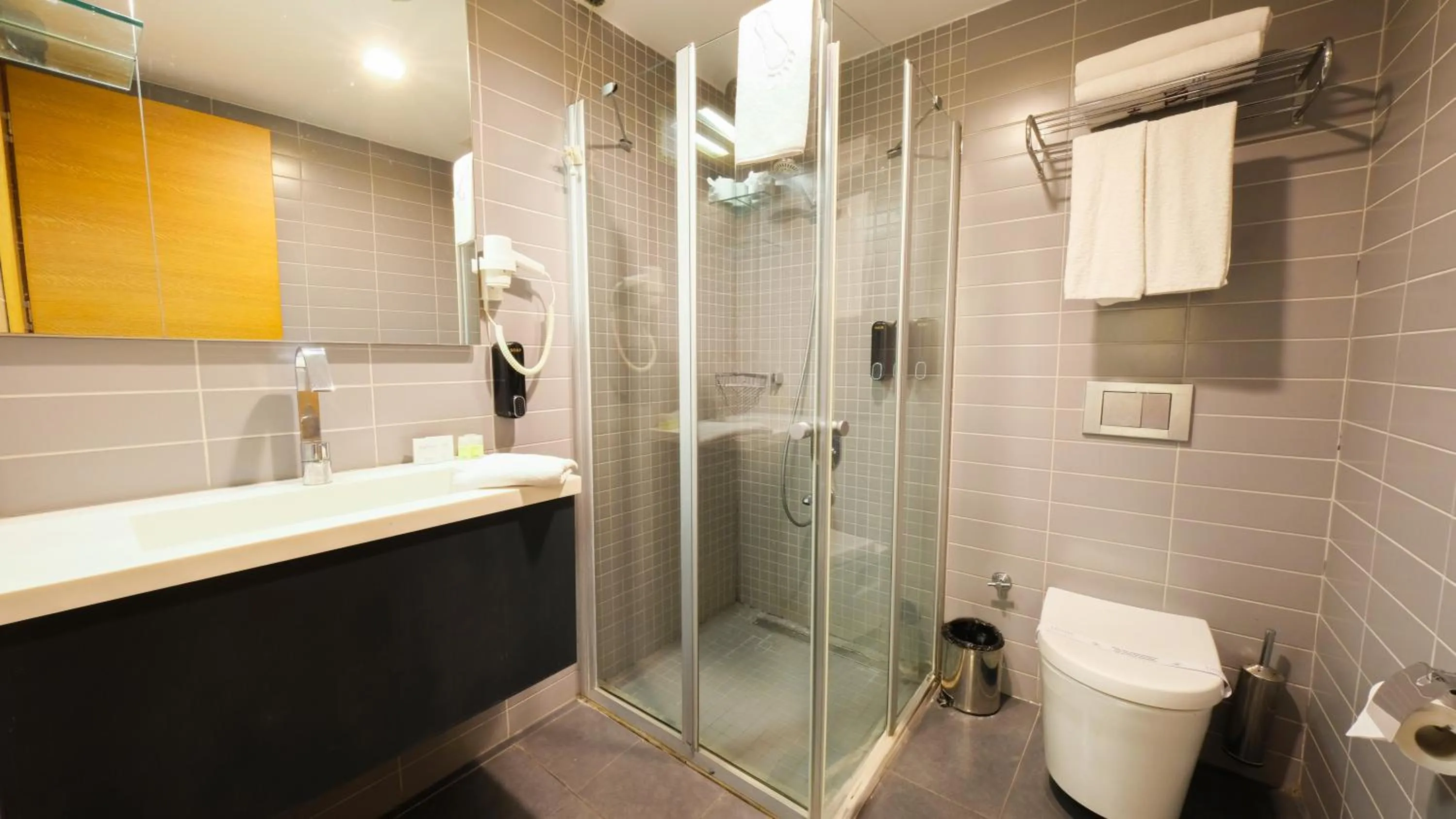 Toilet in Endless Suites Taksim