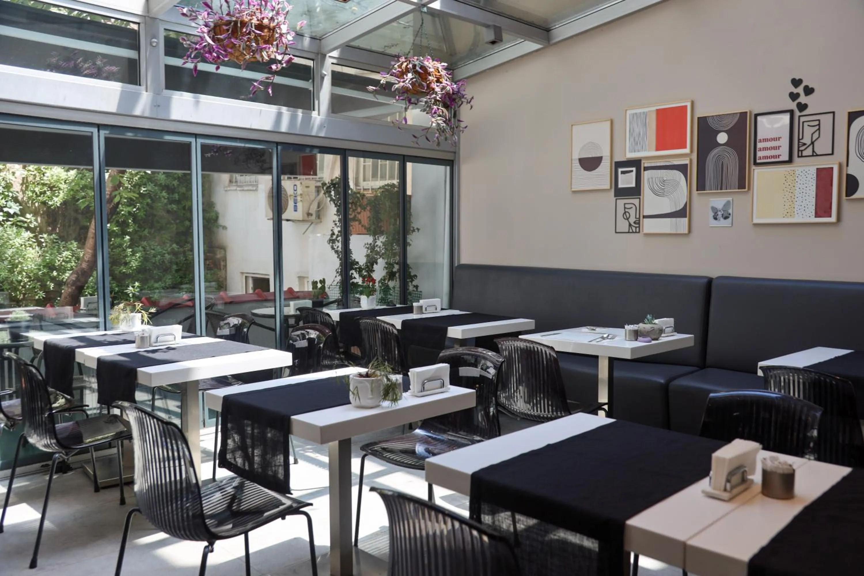 Restaurant/places to eat in Endless Suites Taksim