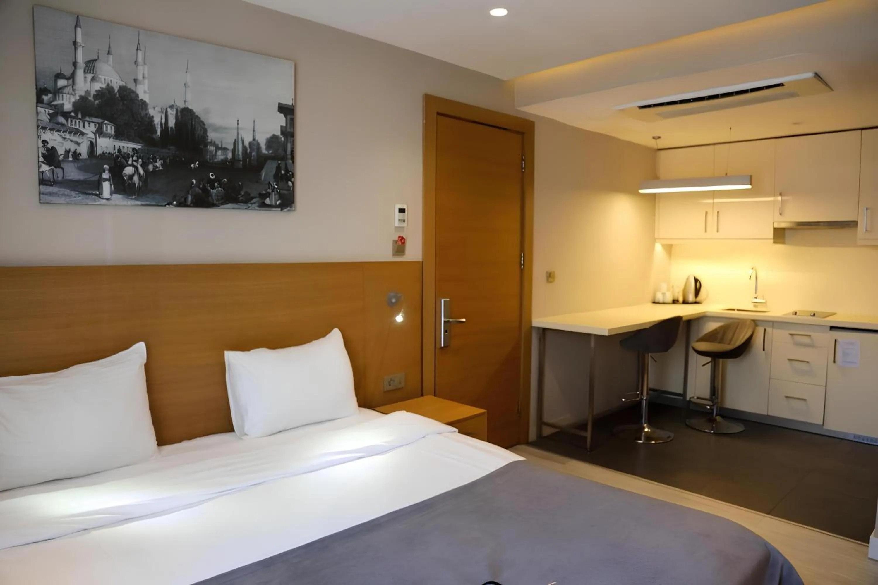 Kitchen or kitchenette, Bed in Endless Suites Taksim