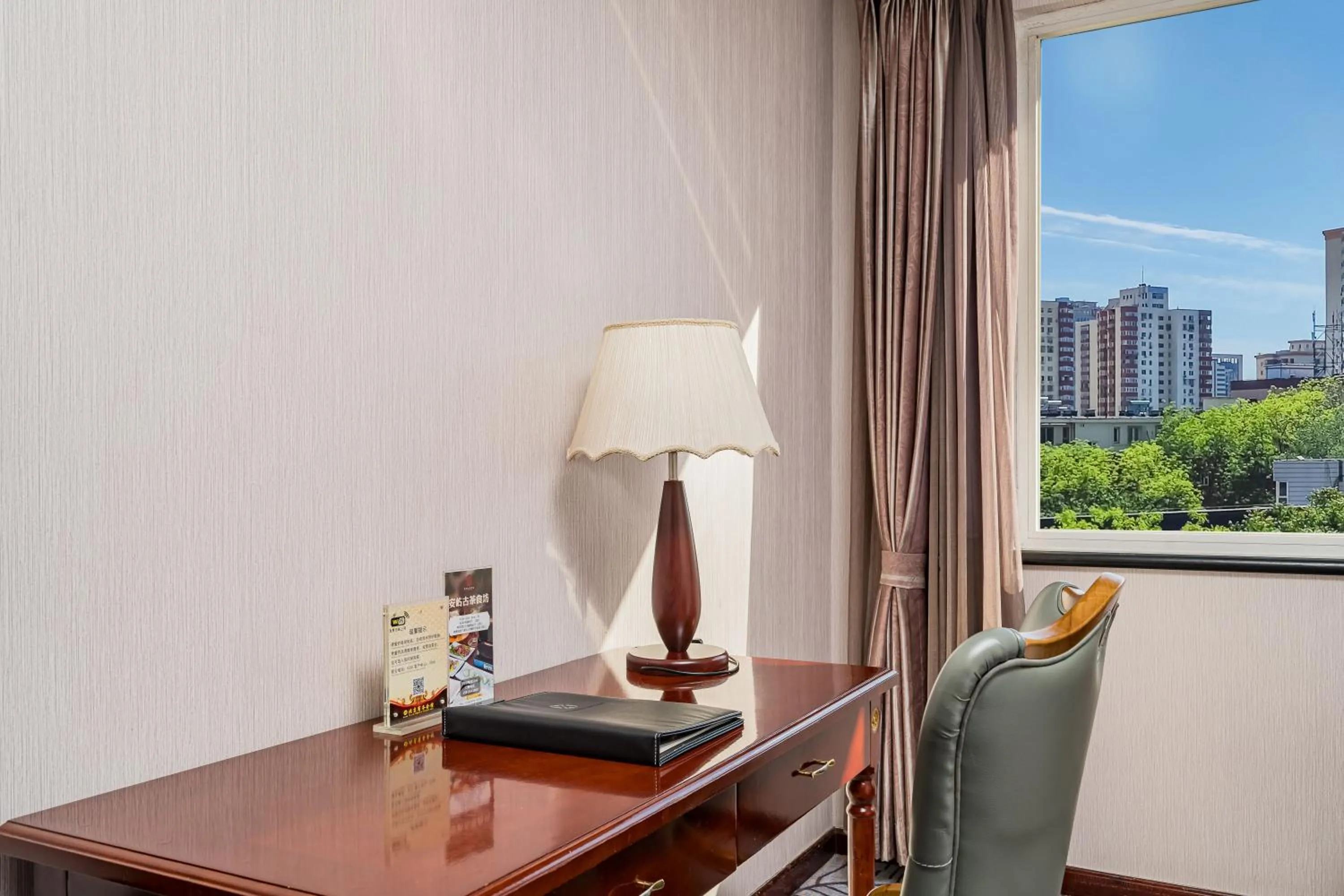 Seating area in Beijing Commercial Business Hotel