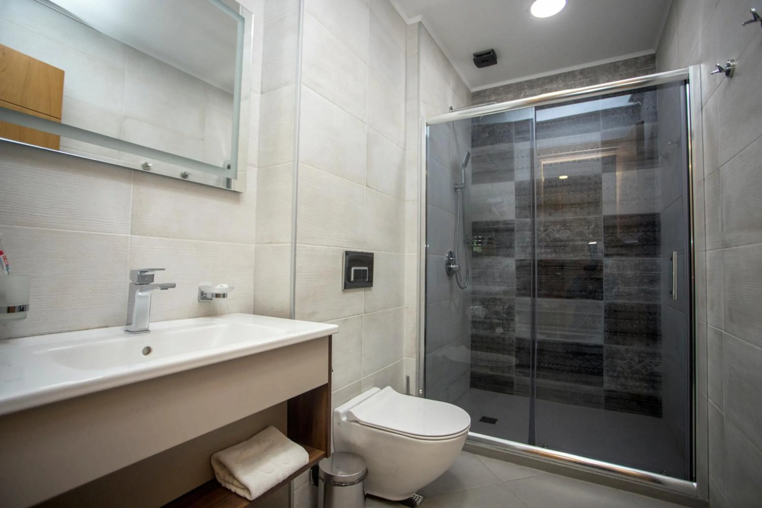 Shower in Hotel London