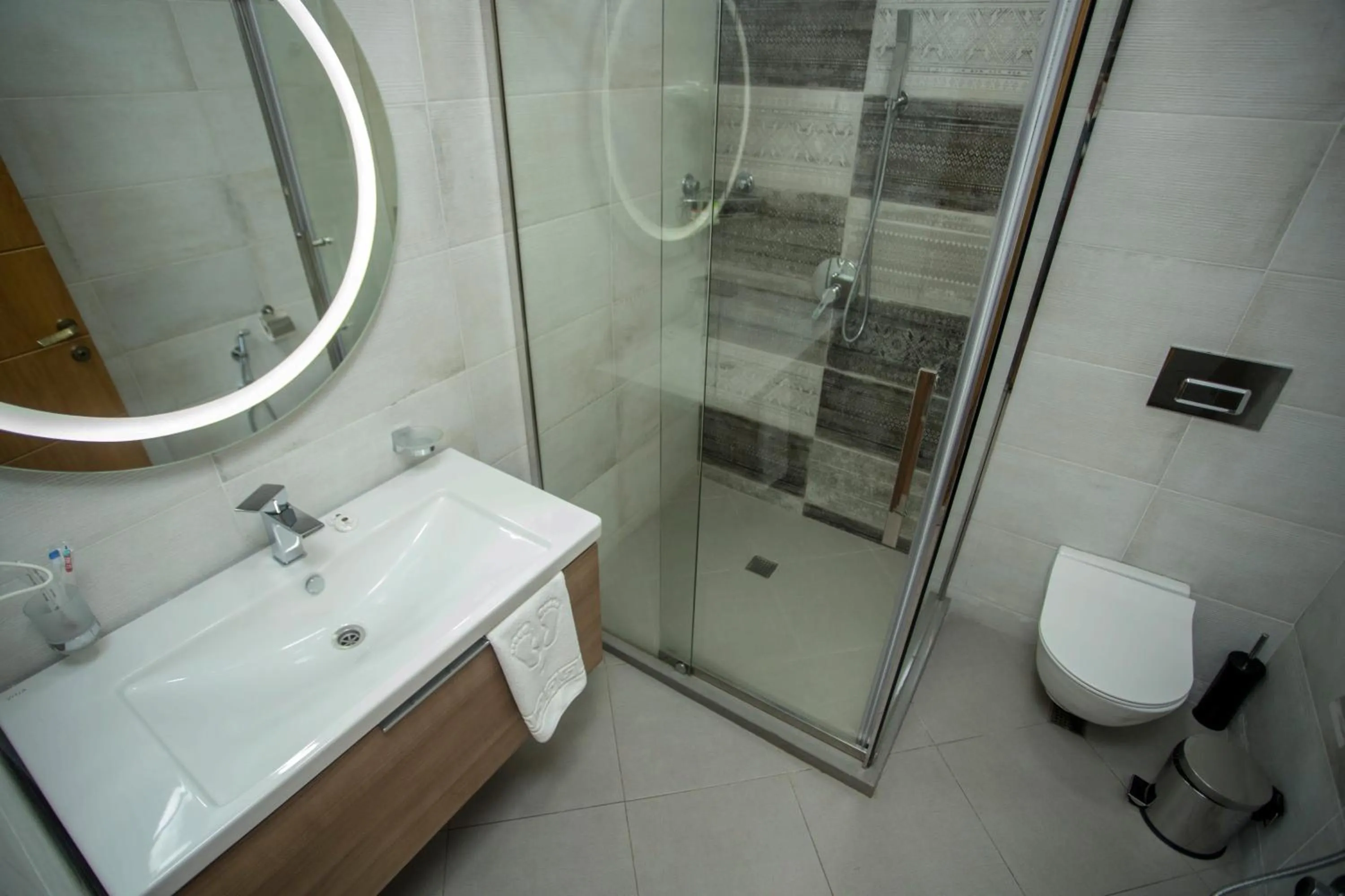 Shower in Hotel London