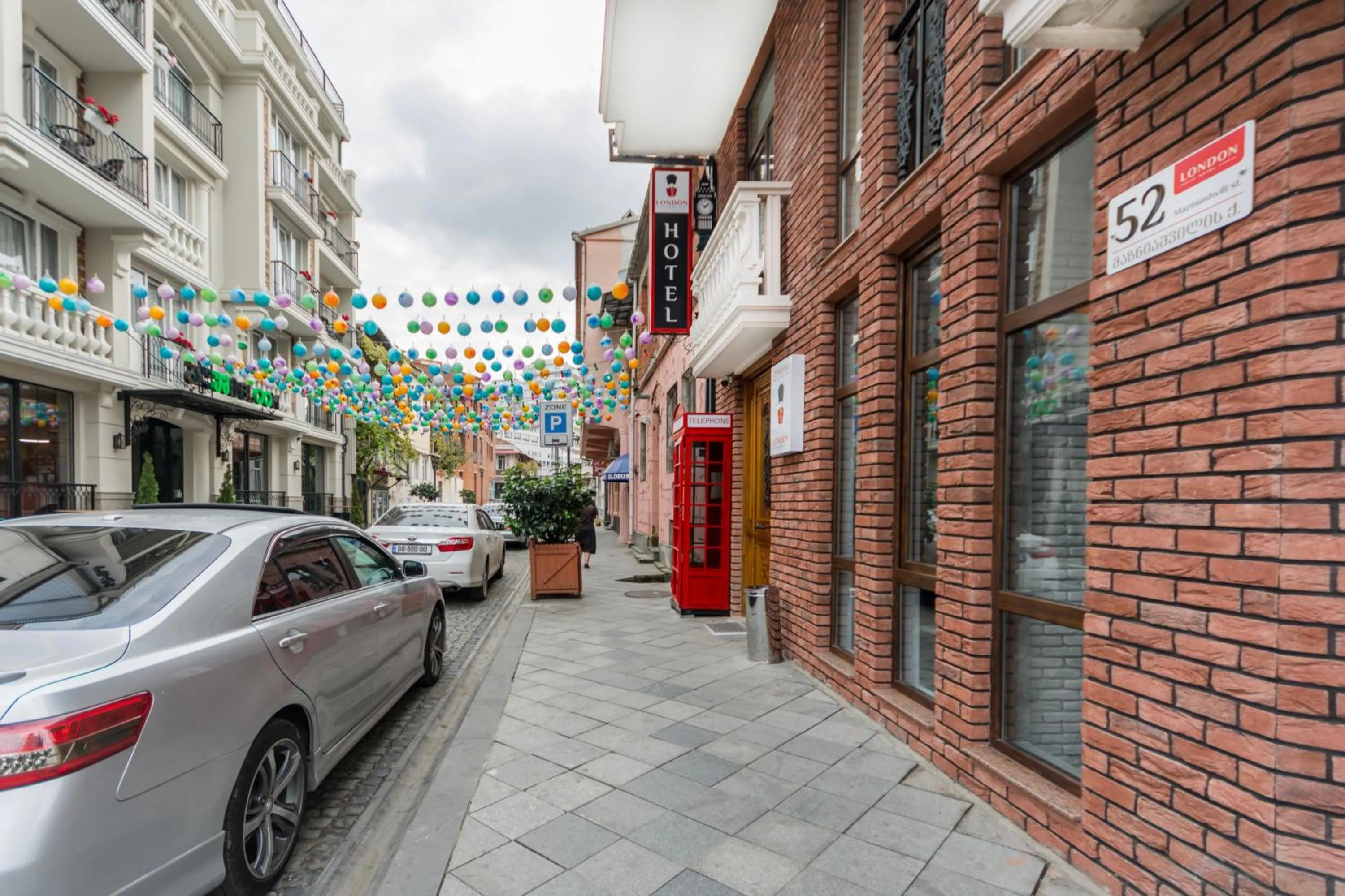 Facade/entrance in Hotel London