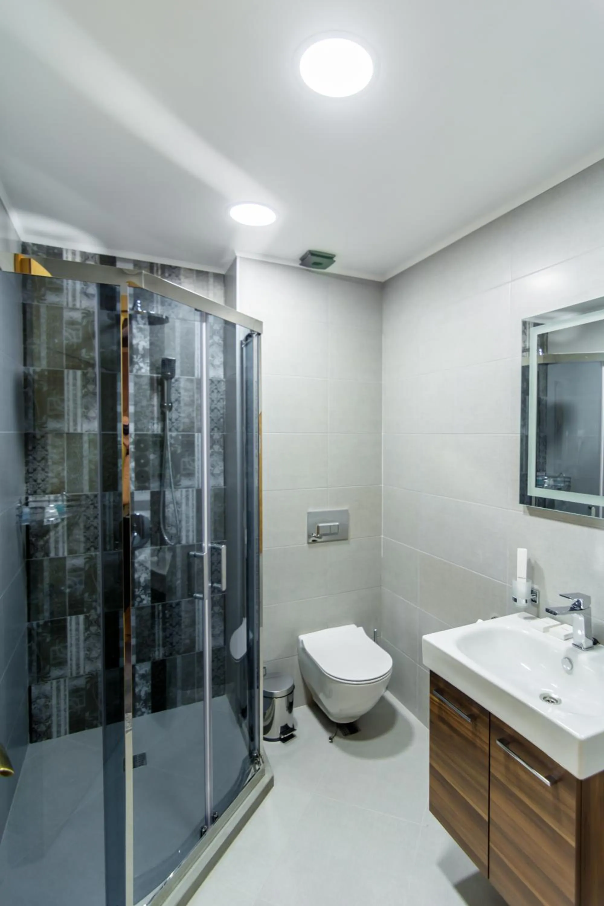 Shower in Hotel London