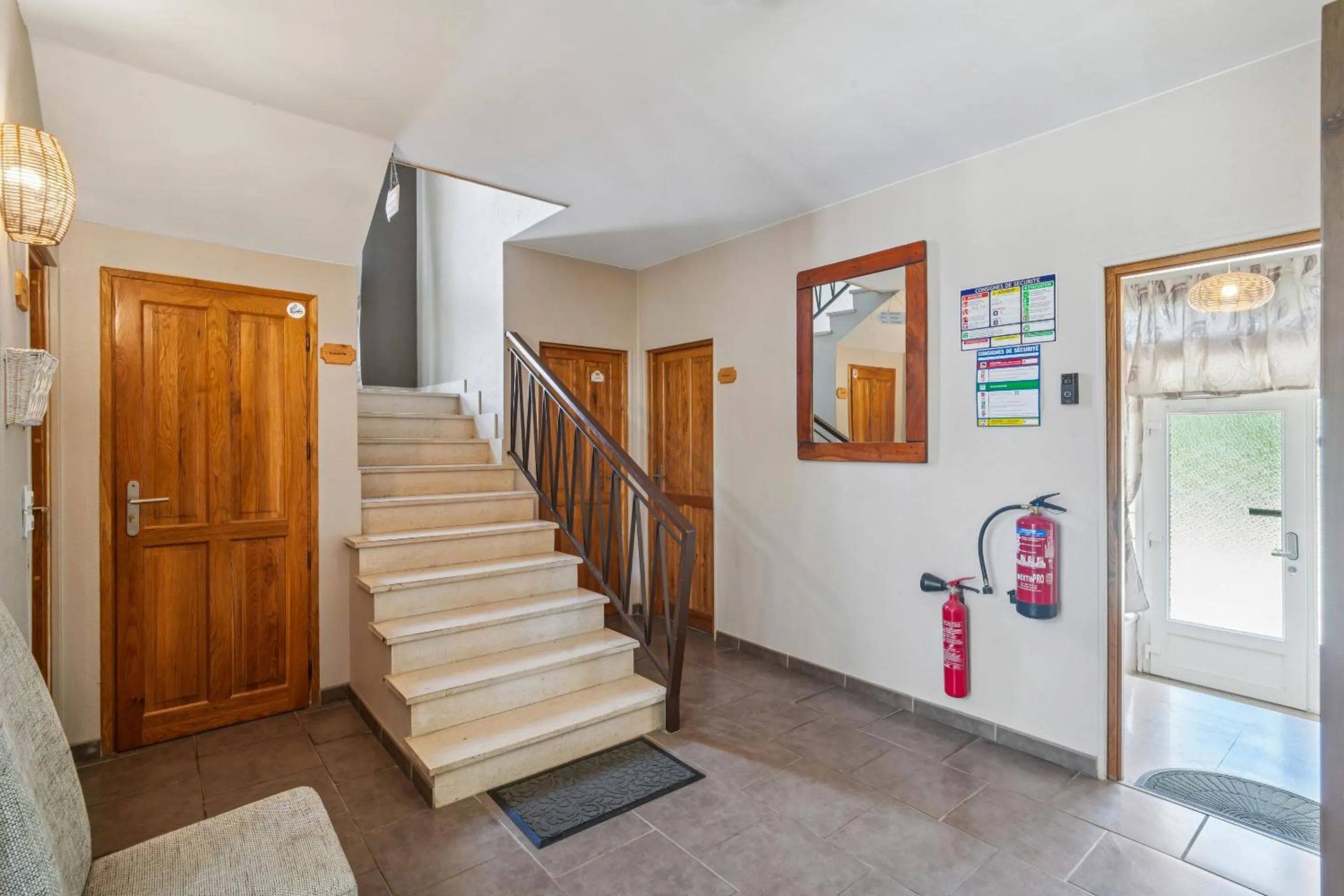 Lobby or reception in Roissy Chambres