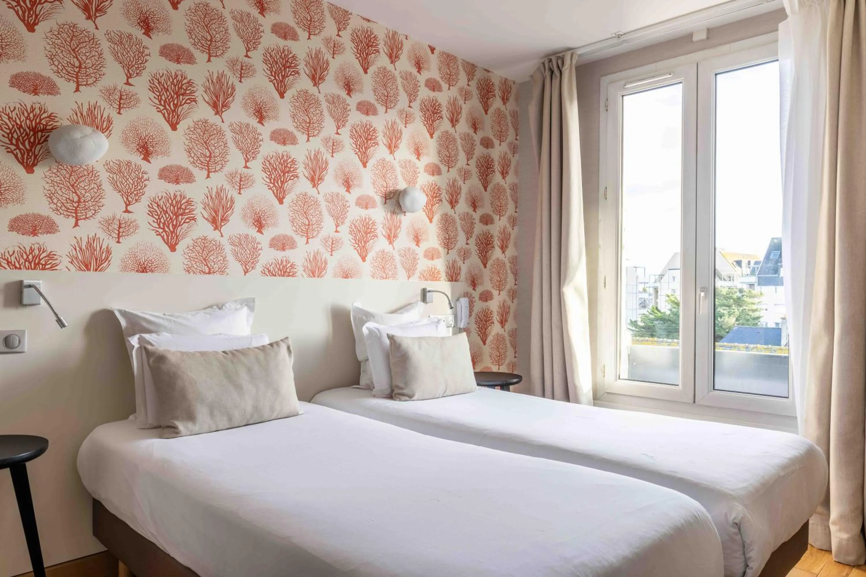 Photo of the whole room, Bed in Hotel Kyriad Saint Malo Centre Plage