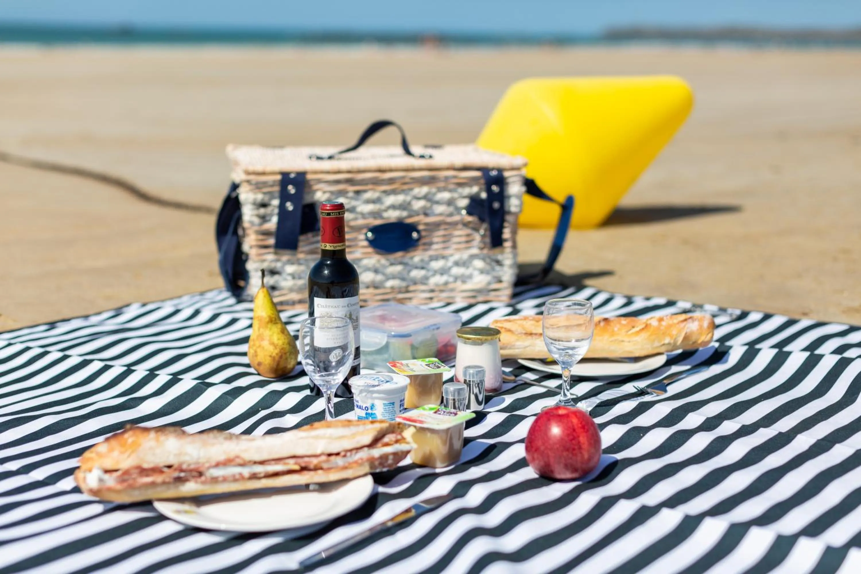 Food and drinks in Hotel Kyriad Saint Malo Centre Plage