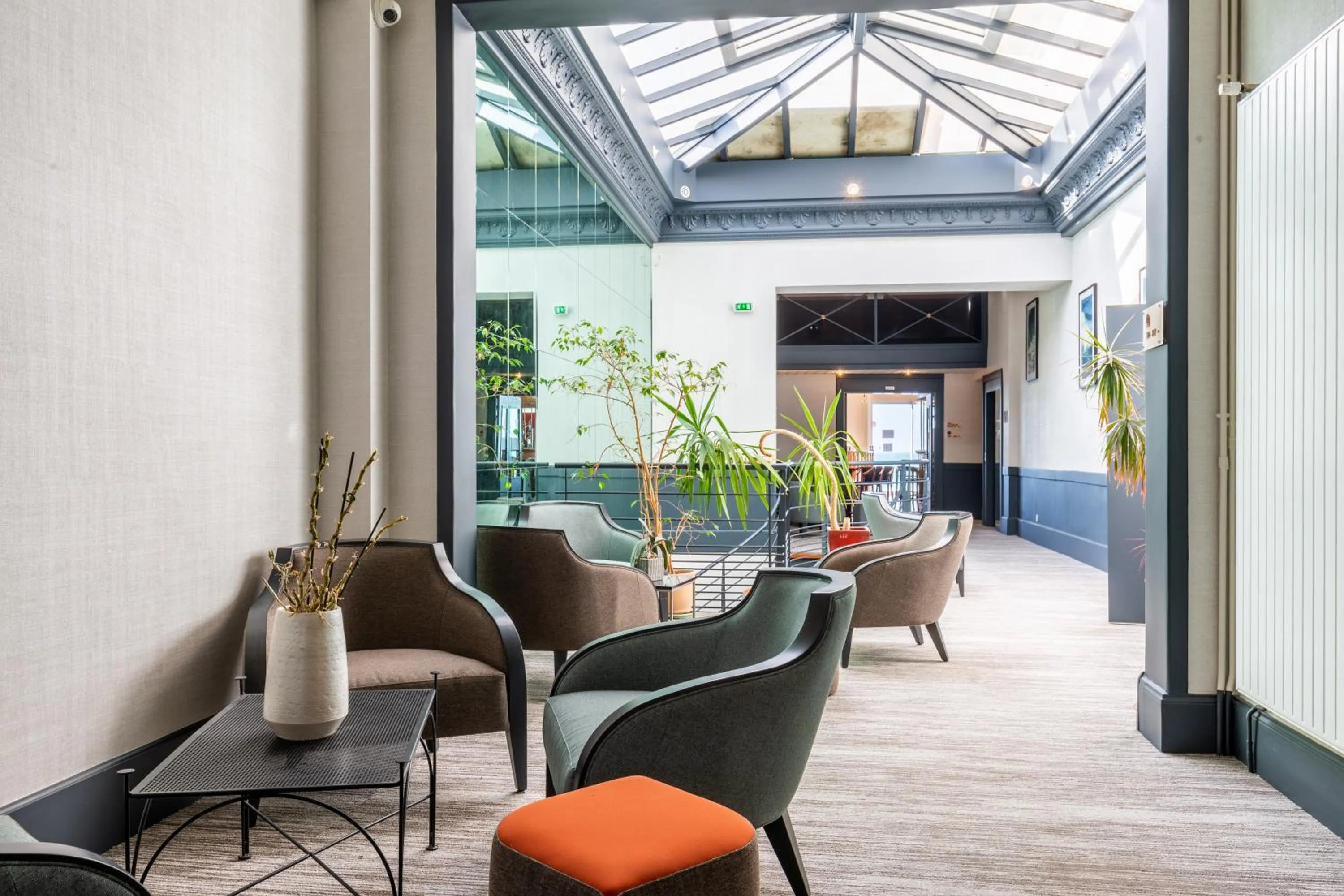 Patio in Hotel Kyriad Saint Malo Centre Plage