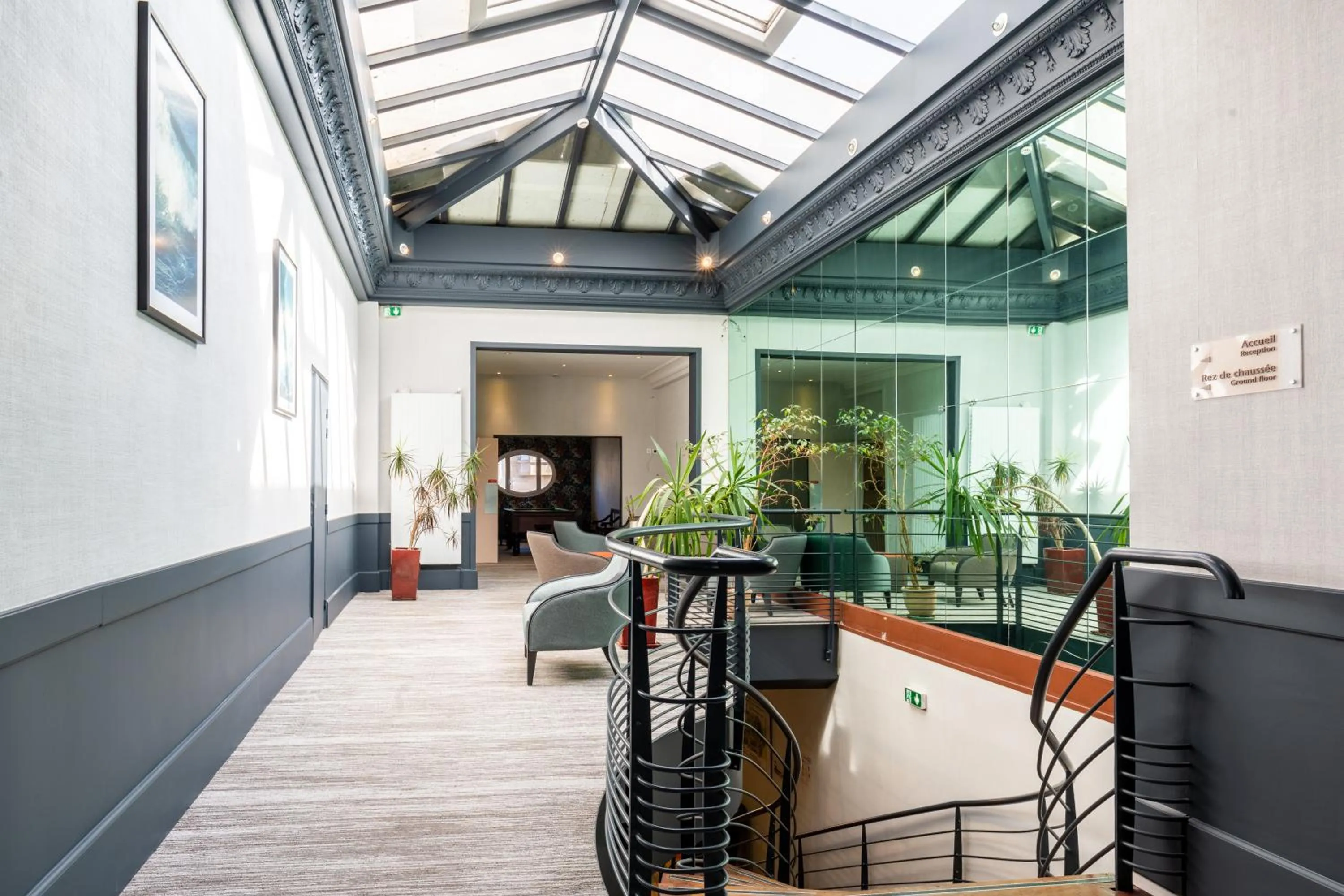 Lobby or reception in Hotel Kyriad Saint Malo Centre Plage