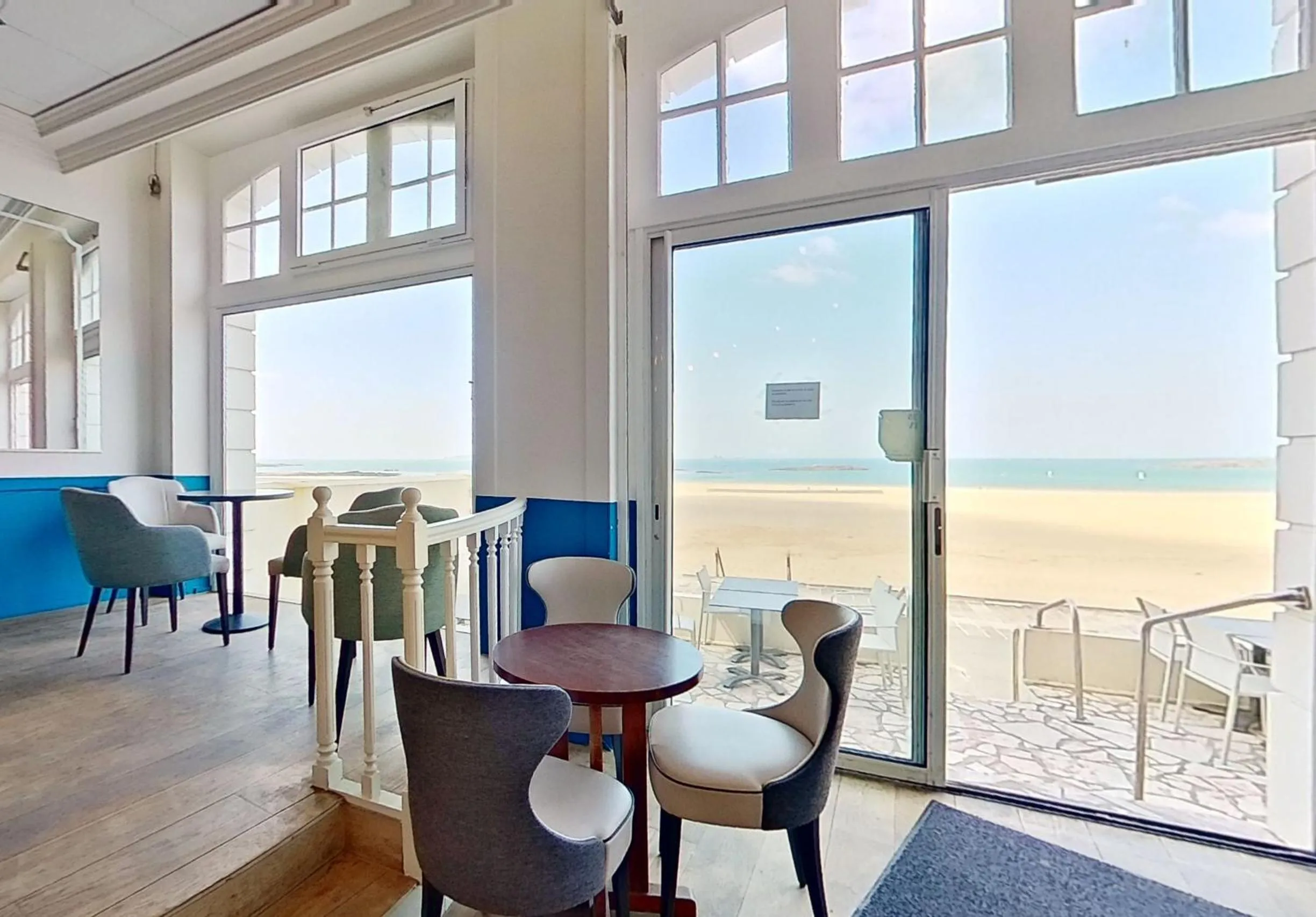 Lounge or bar in Hotel Kyriad Saint Malo Centre Plage