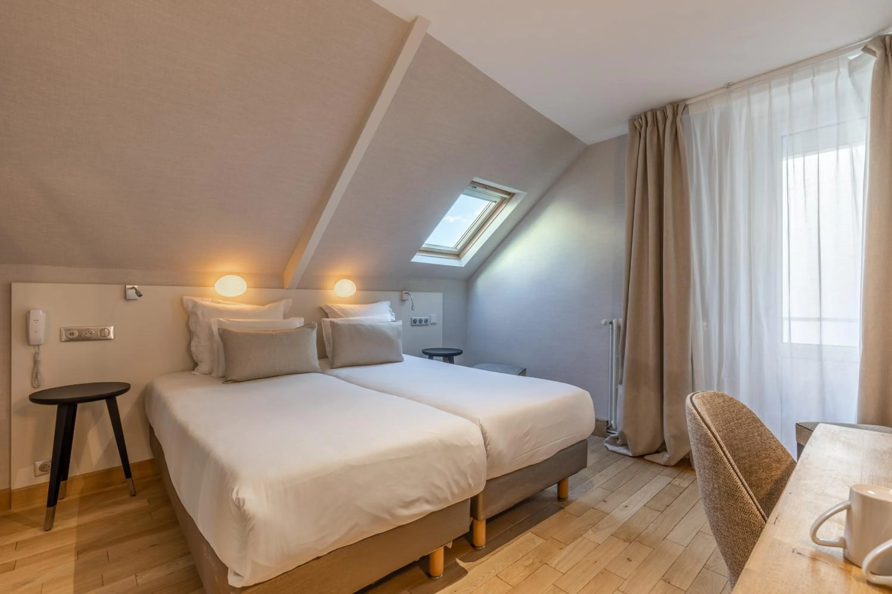 Bed in Hotel Kyriad Saint Malo Centre Plage