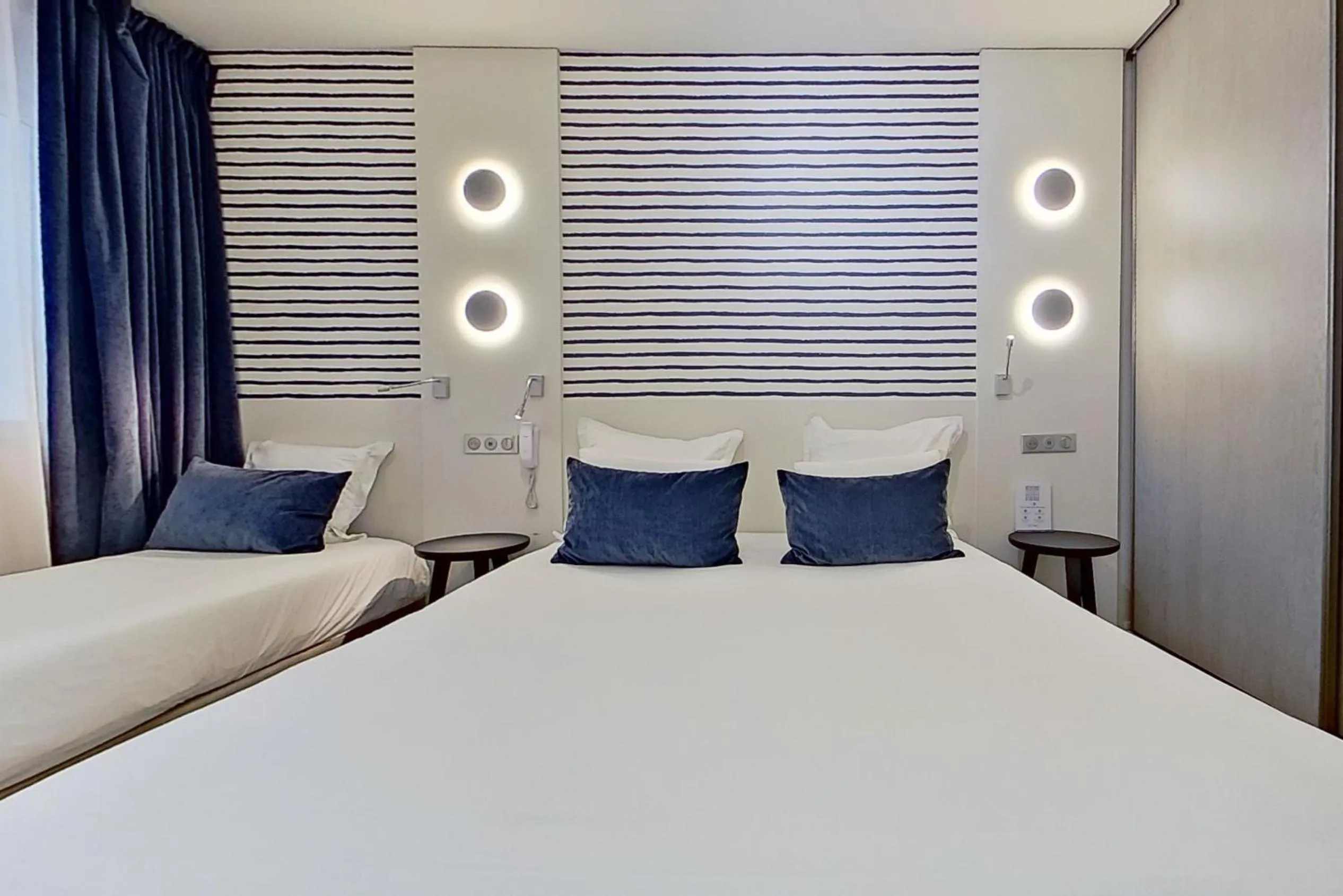 Bed in Hotel Kyriad Saint Malo Centre Plage