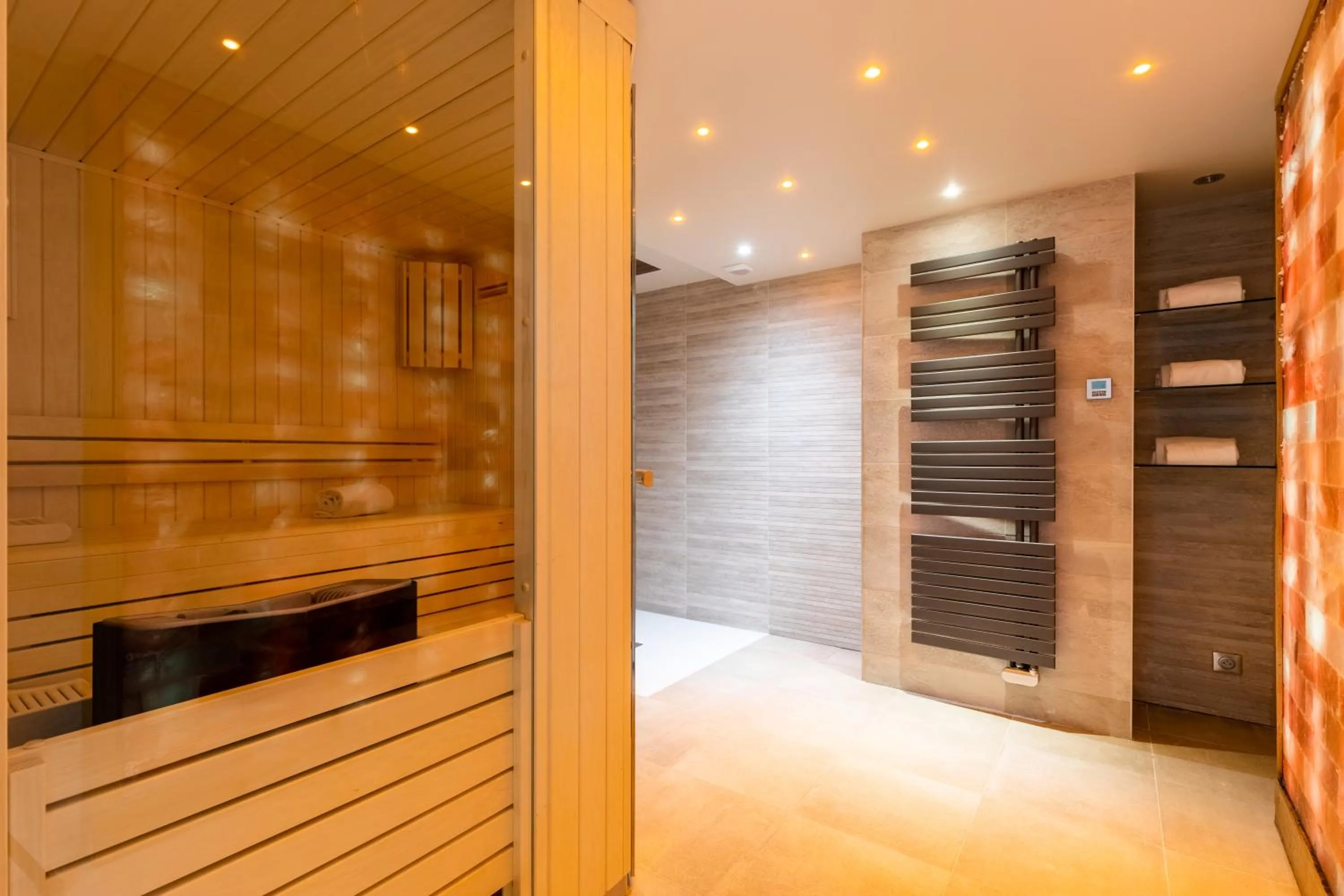 Sauna in Hotel Kyriad Saint Malo Centre Plage