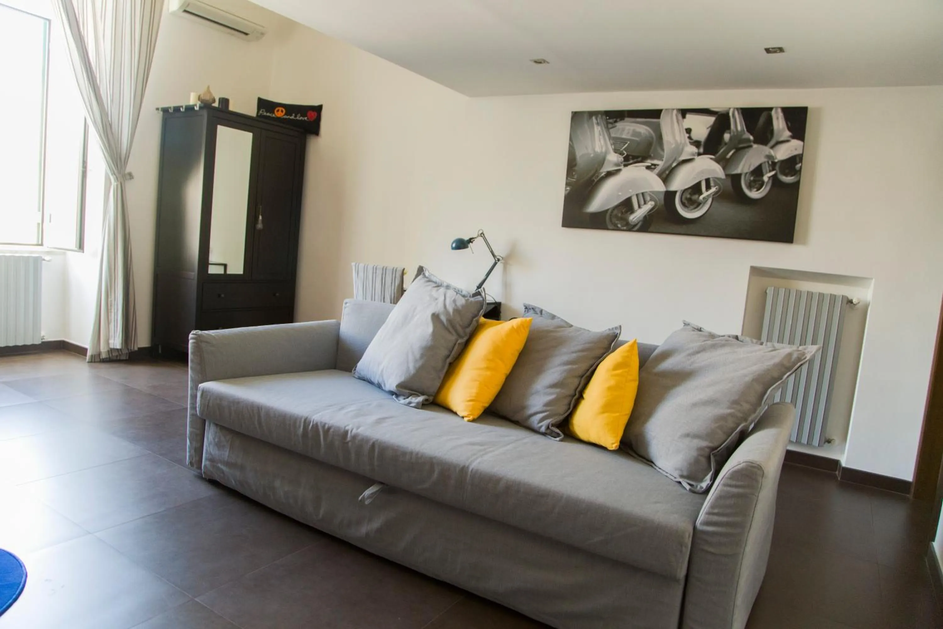 Seating area in Acqua Cotta