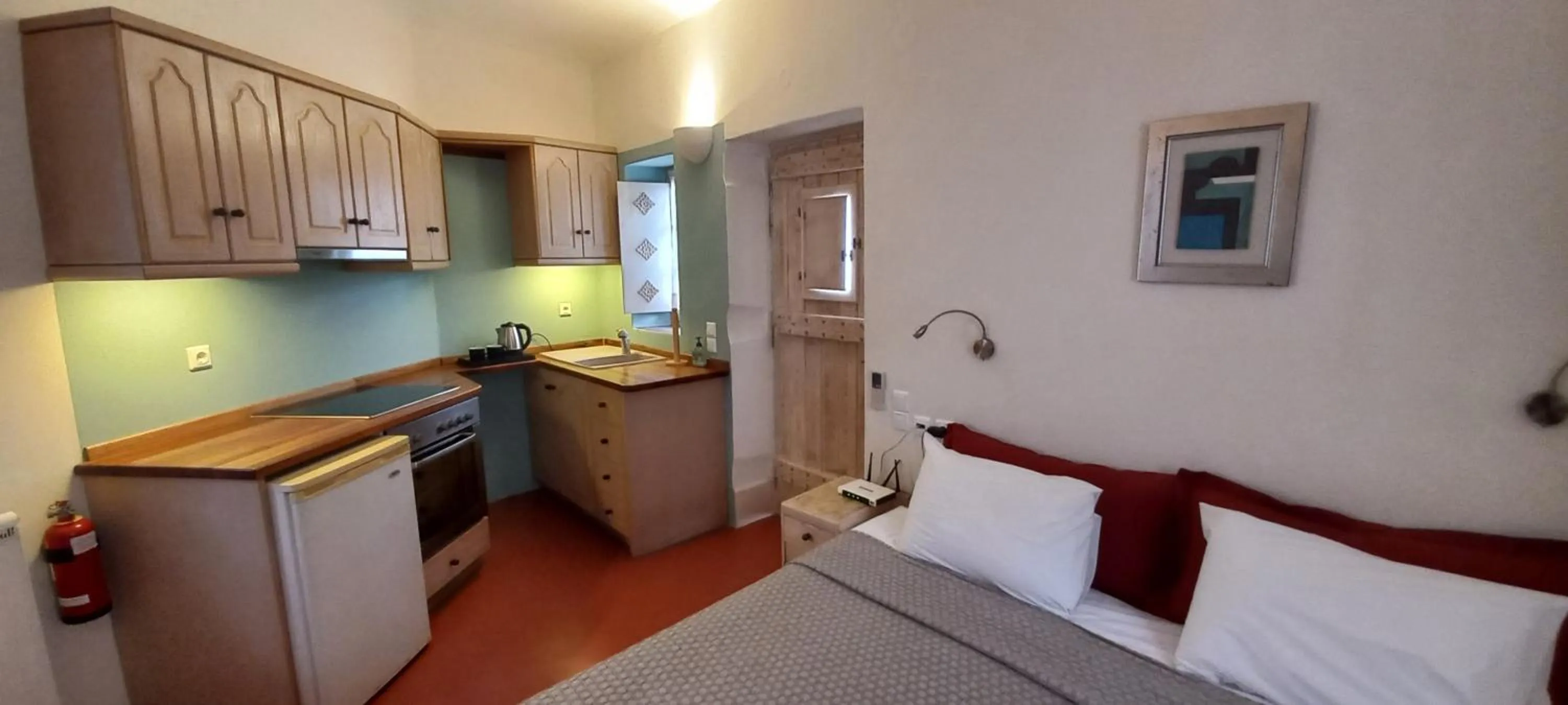 Kitchen or kitchenette, Bed in Villa Kisiris