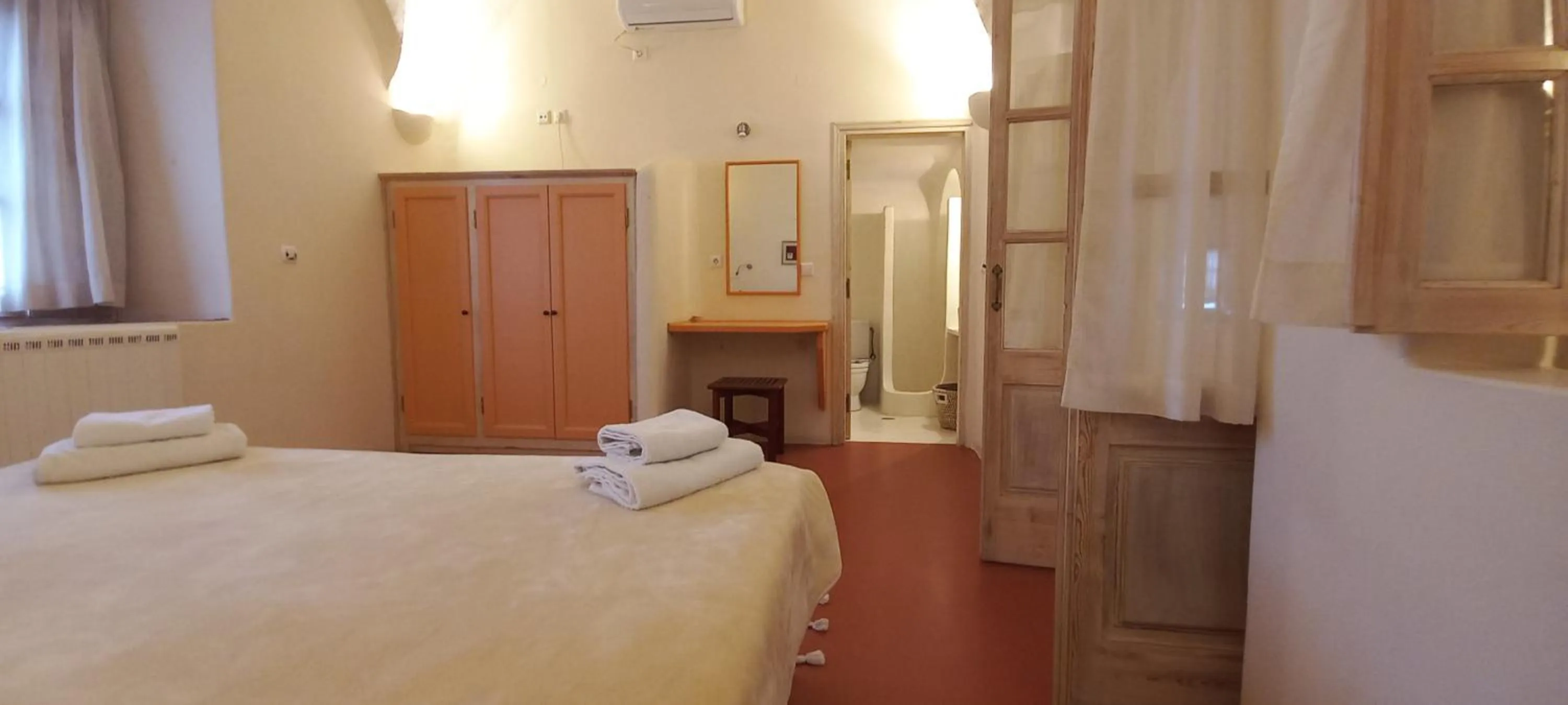 Bedroom, Bed in Villa Kisiris