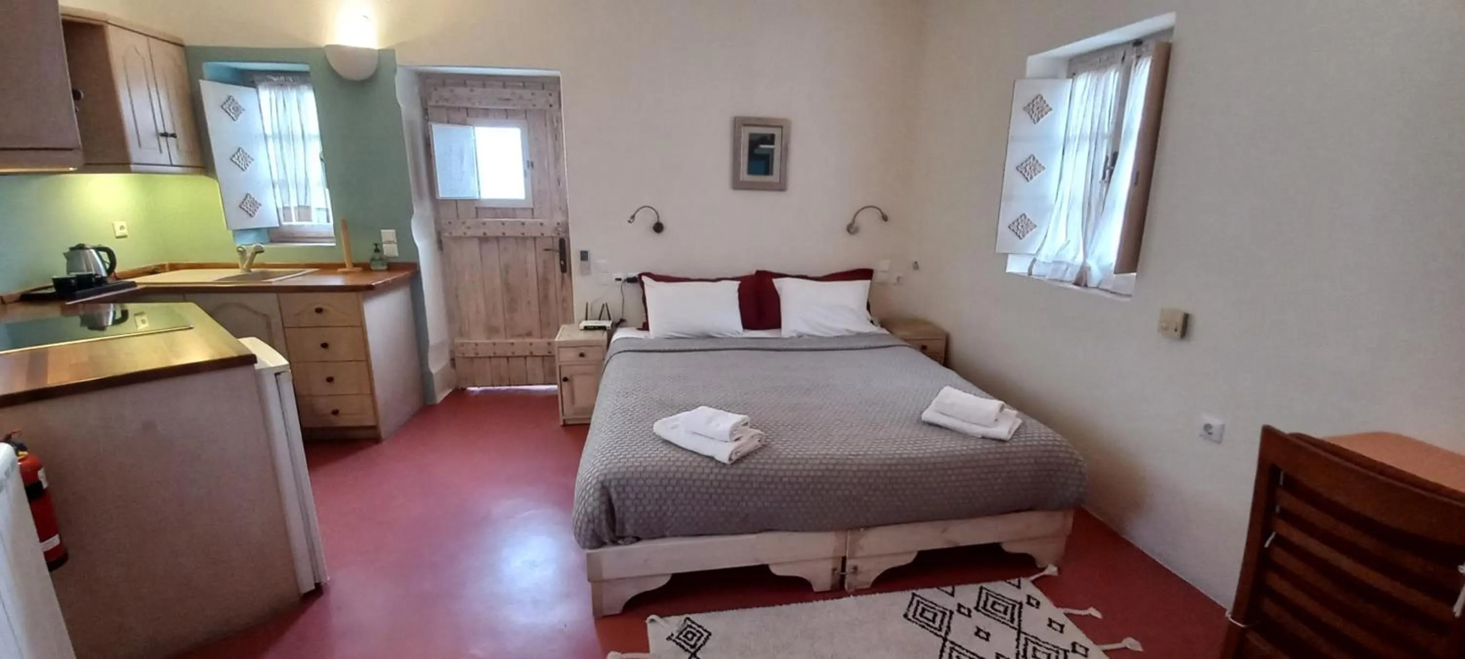 Kitchen or kitchenette, Bed in Villa Kisiris