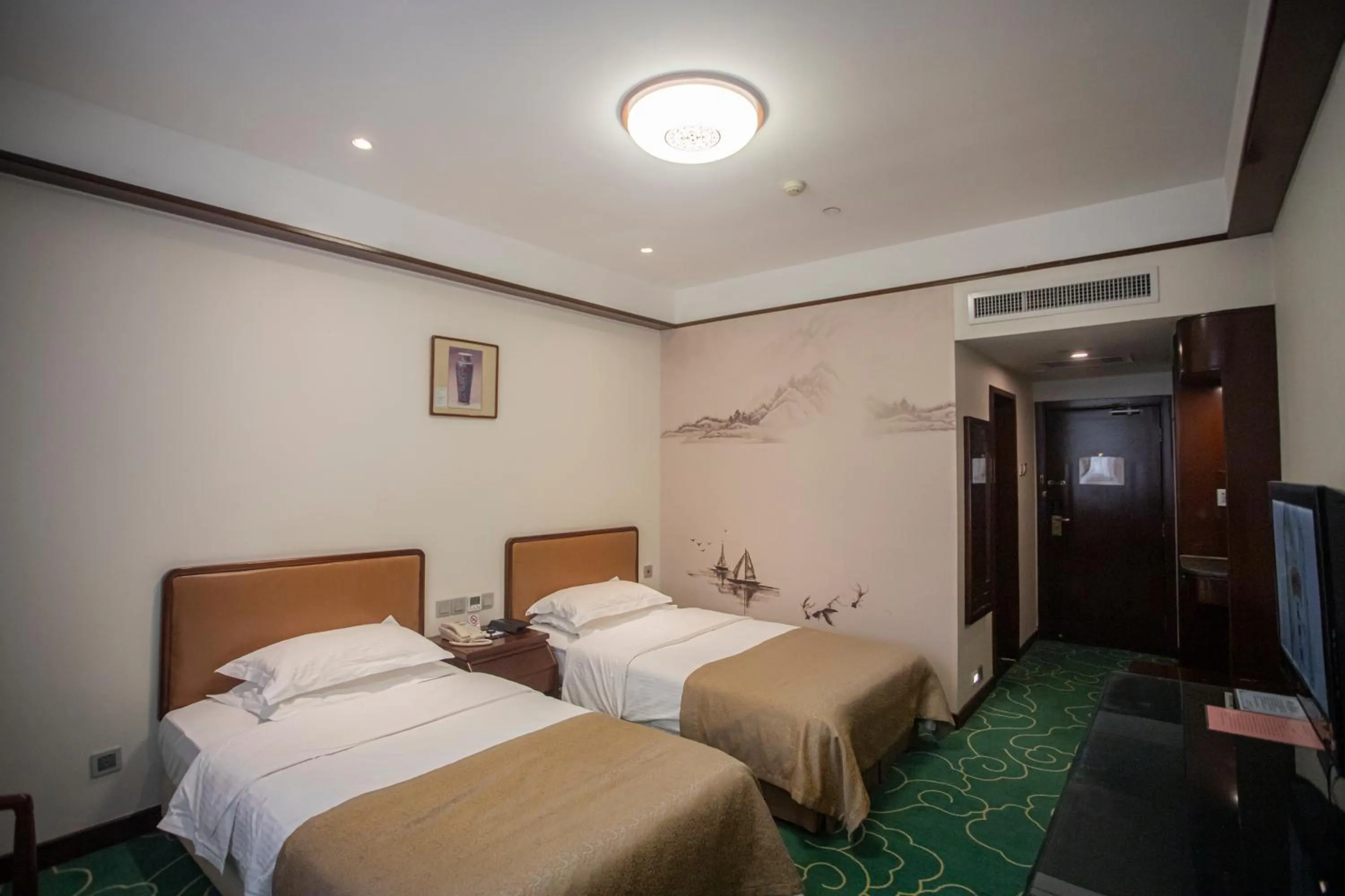 Photo of the whole room, Bed in Jade Garden Hotel
