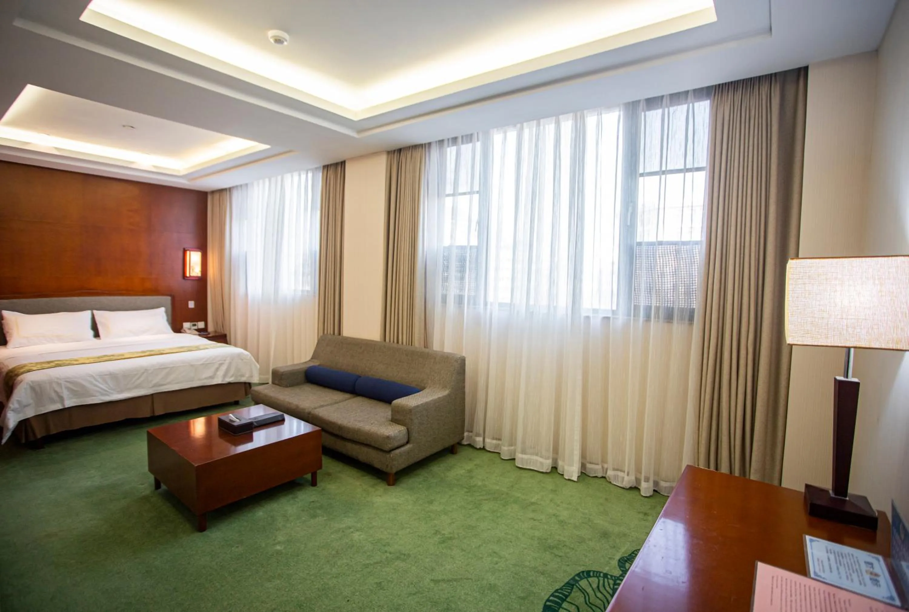 Photo of the whole room, Bed in Jade Garden Hotel