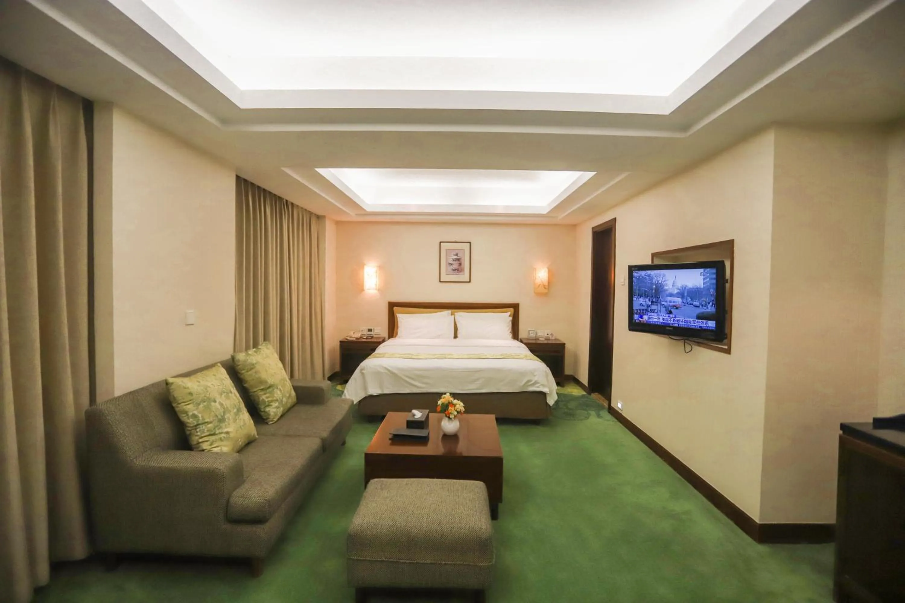 Photo of the whole room, Bed in Jade Garden Hotel